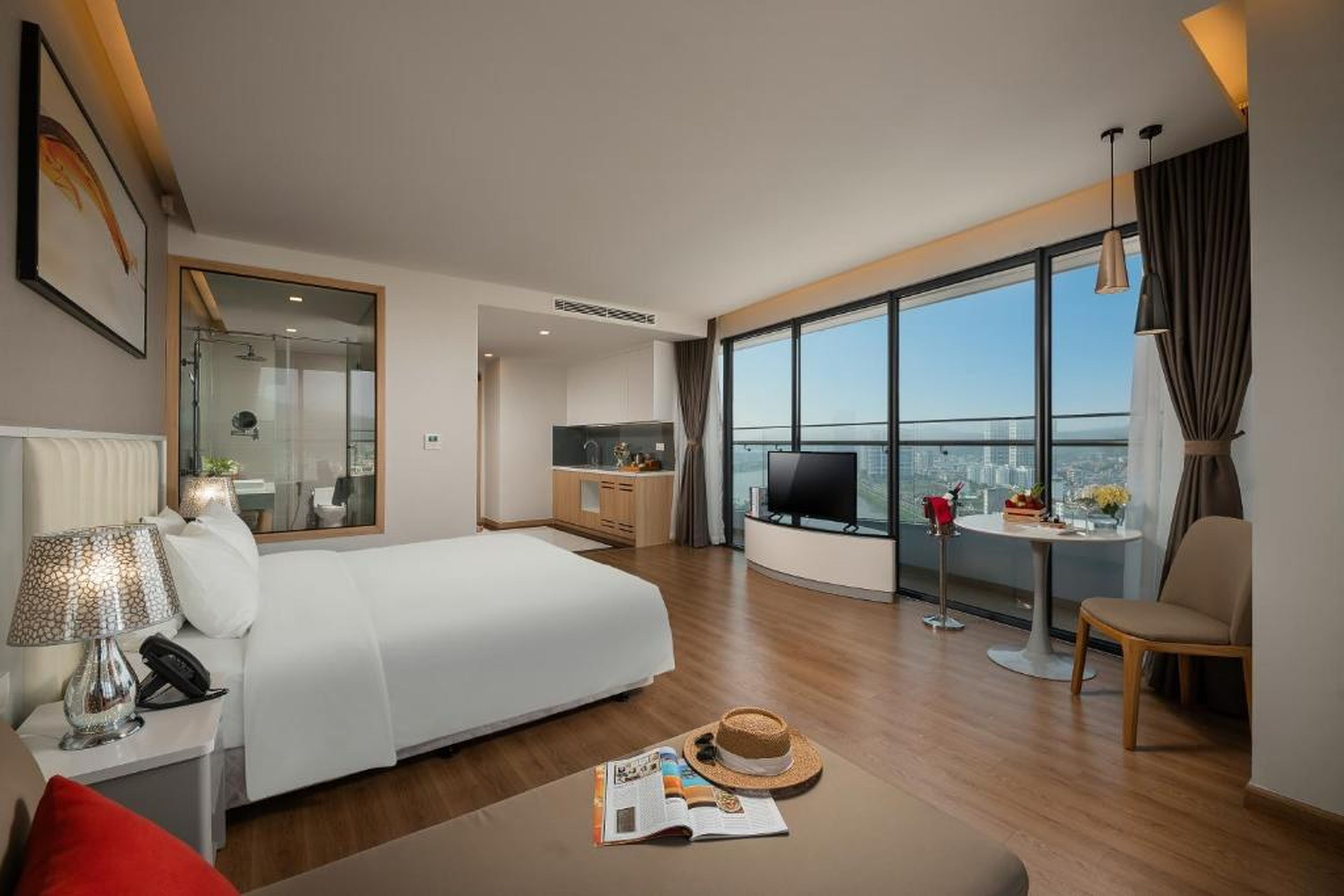 DeLaSea Ha Long Hotel - Modern Bayview Escape - Hình 37