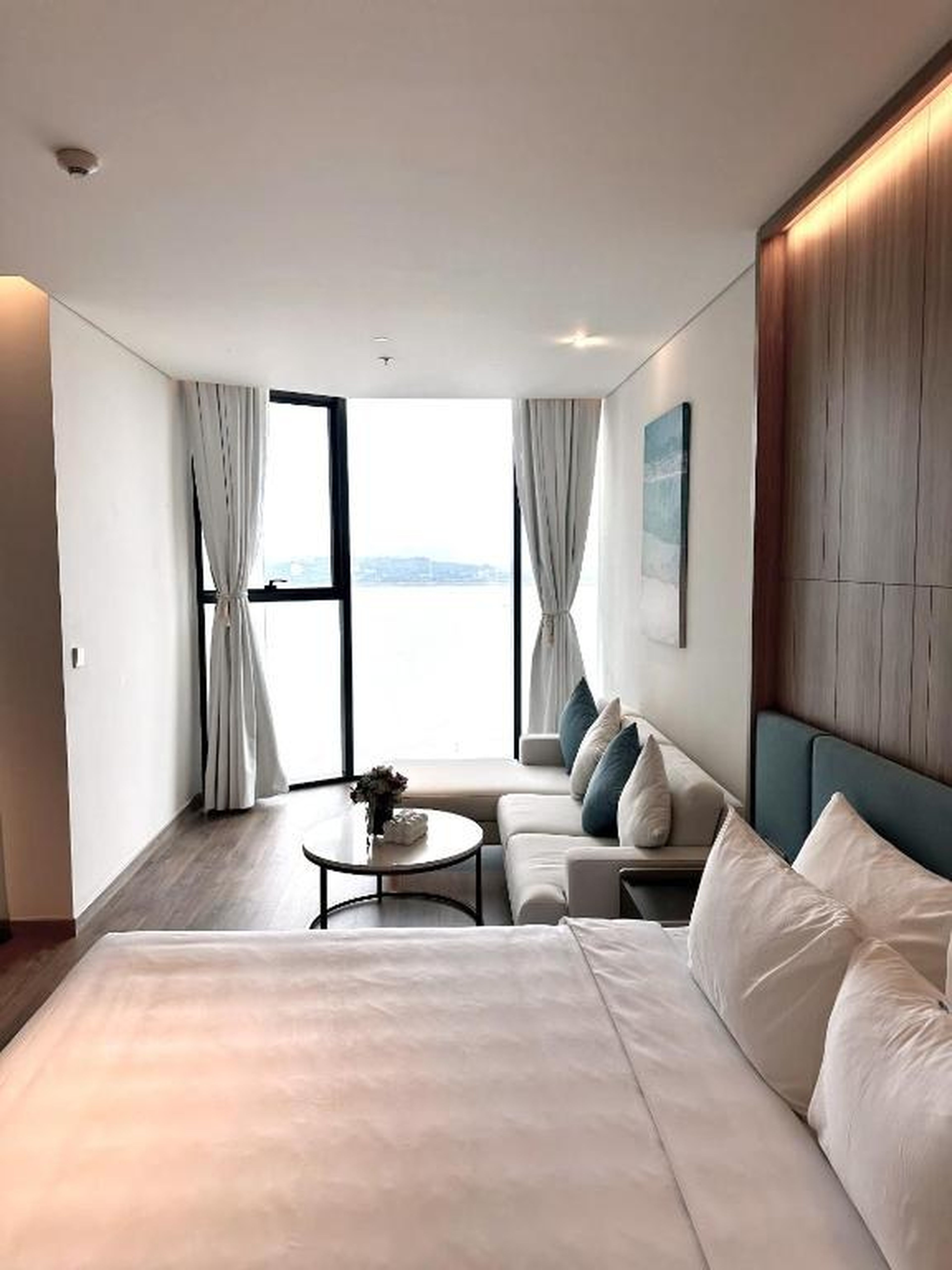 A La Carte Ha Long Bay Seaside Apartments - Hình 41