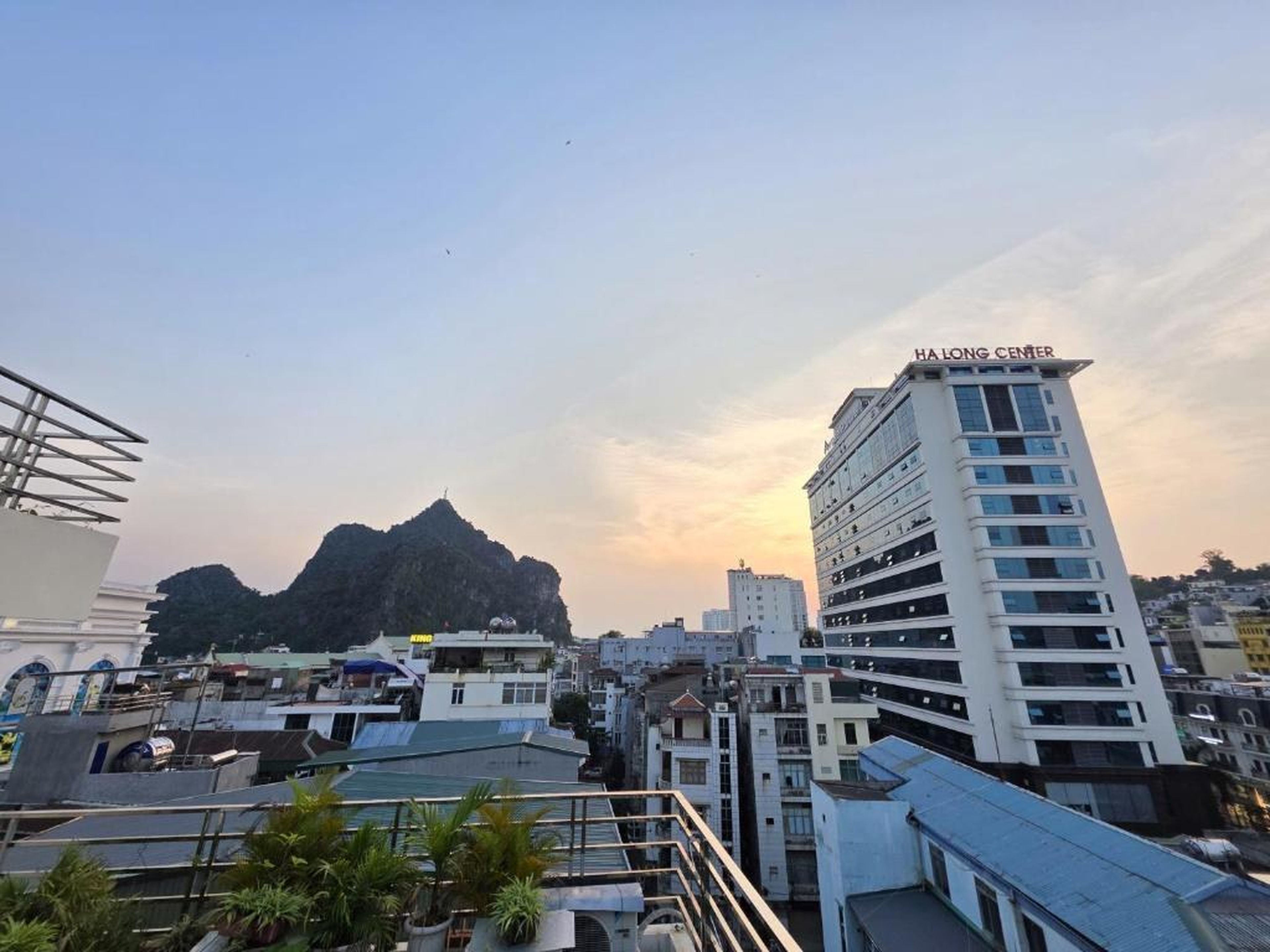 Cozy Nest Homestay Ha Long - Hình 30