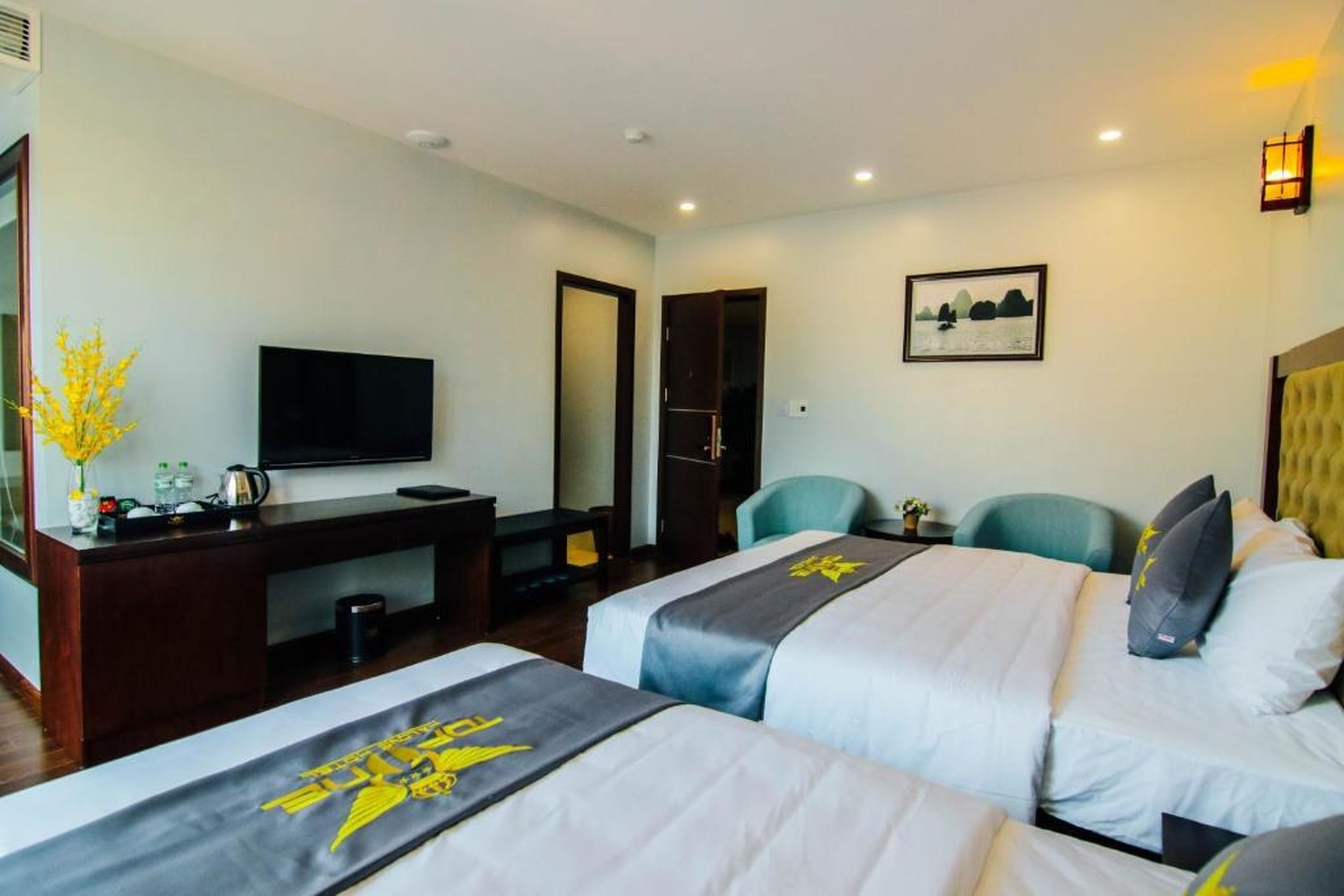 Topone Halong Hotel - Hình 42