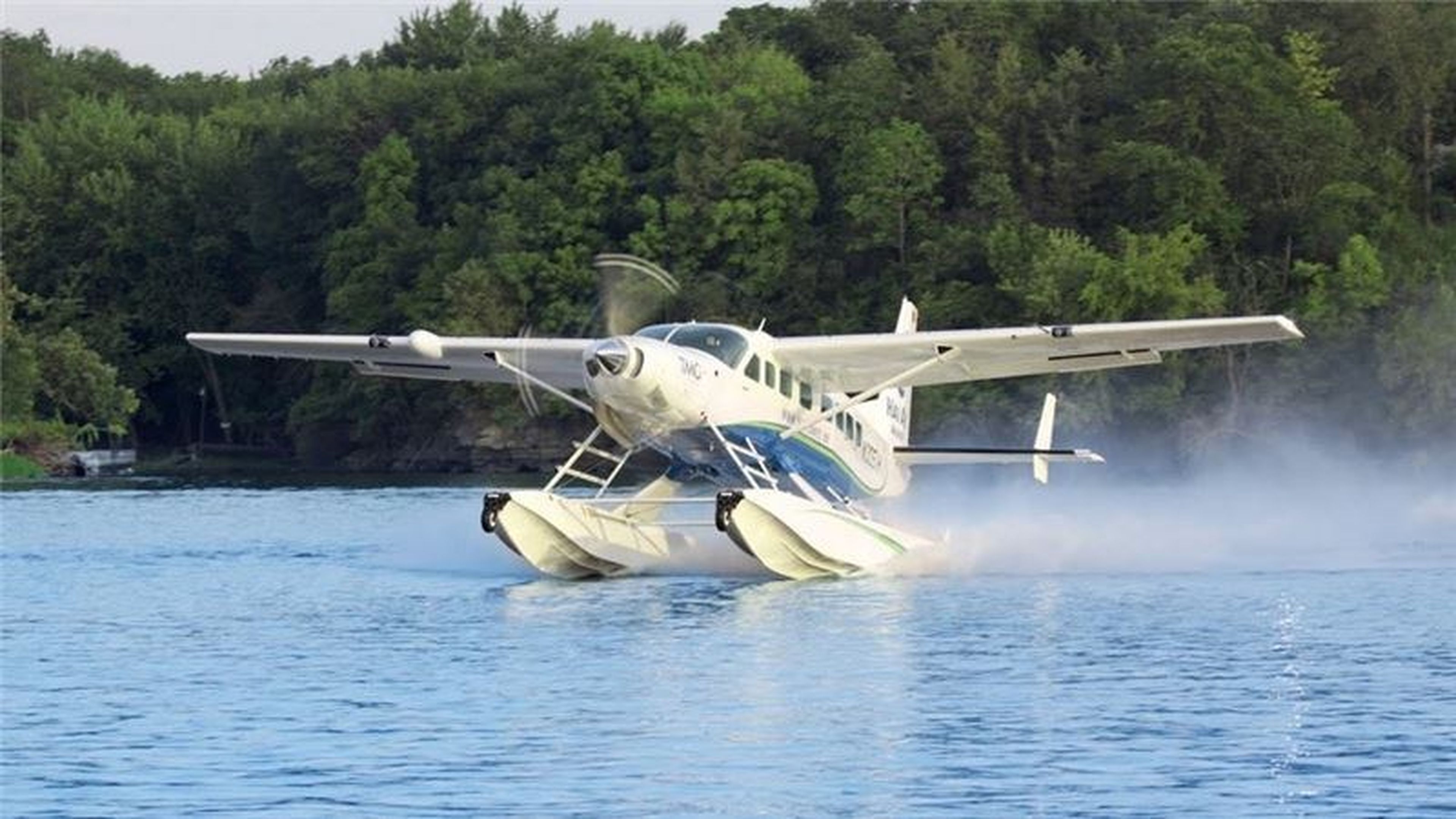Ha Long Bay Travel – A Panoramic Bay Flight with Hai Au Seaplane - Hình 3