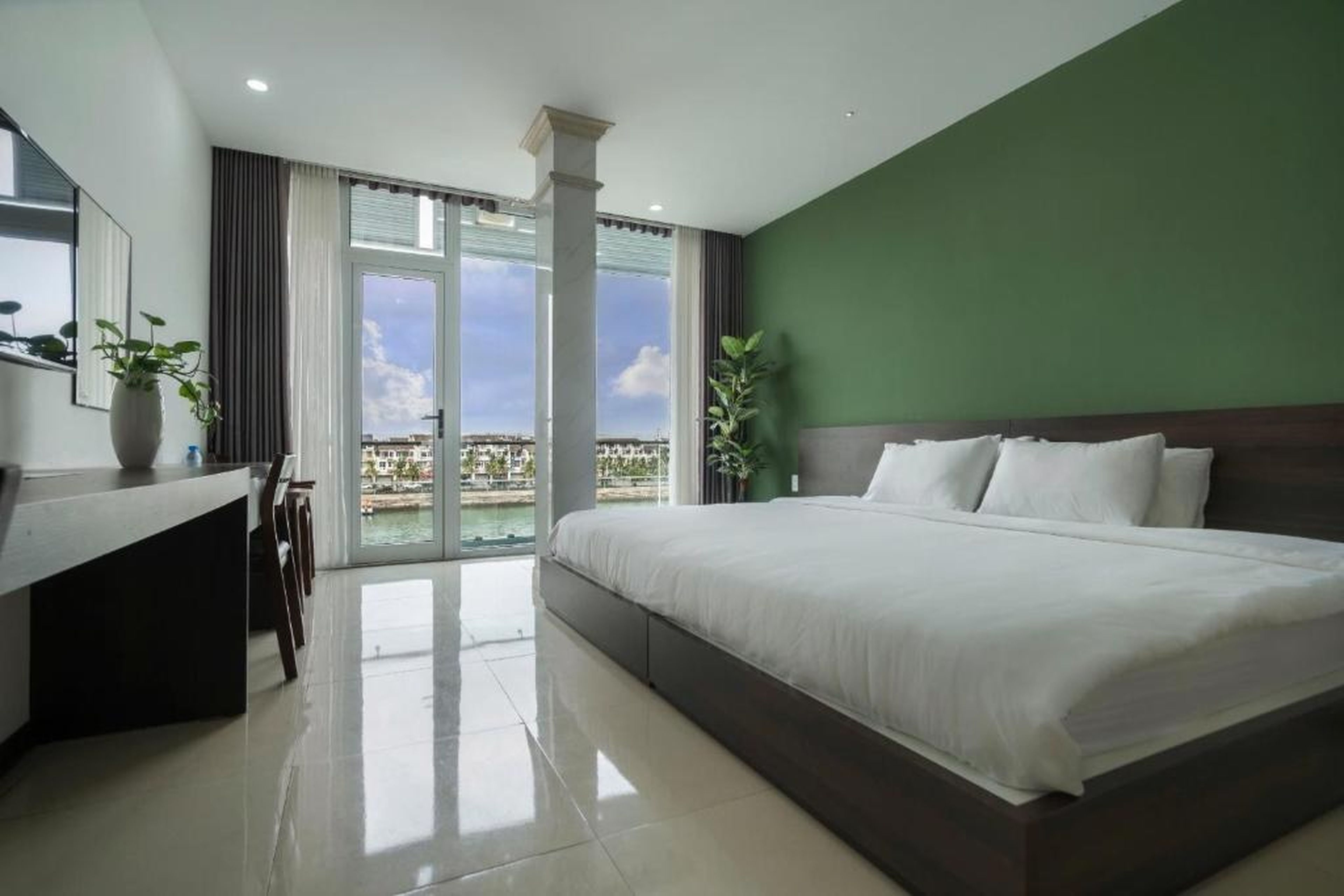 COCO Tuan Chau Hotel - Hình 39