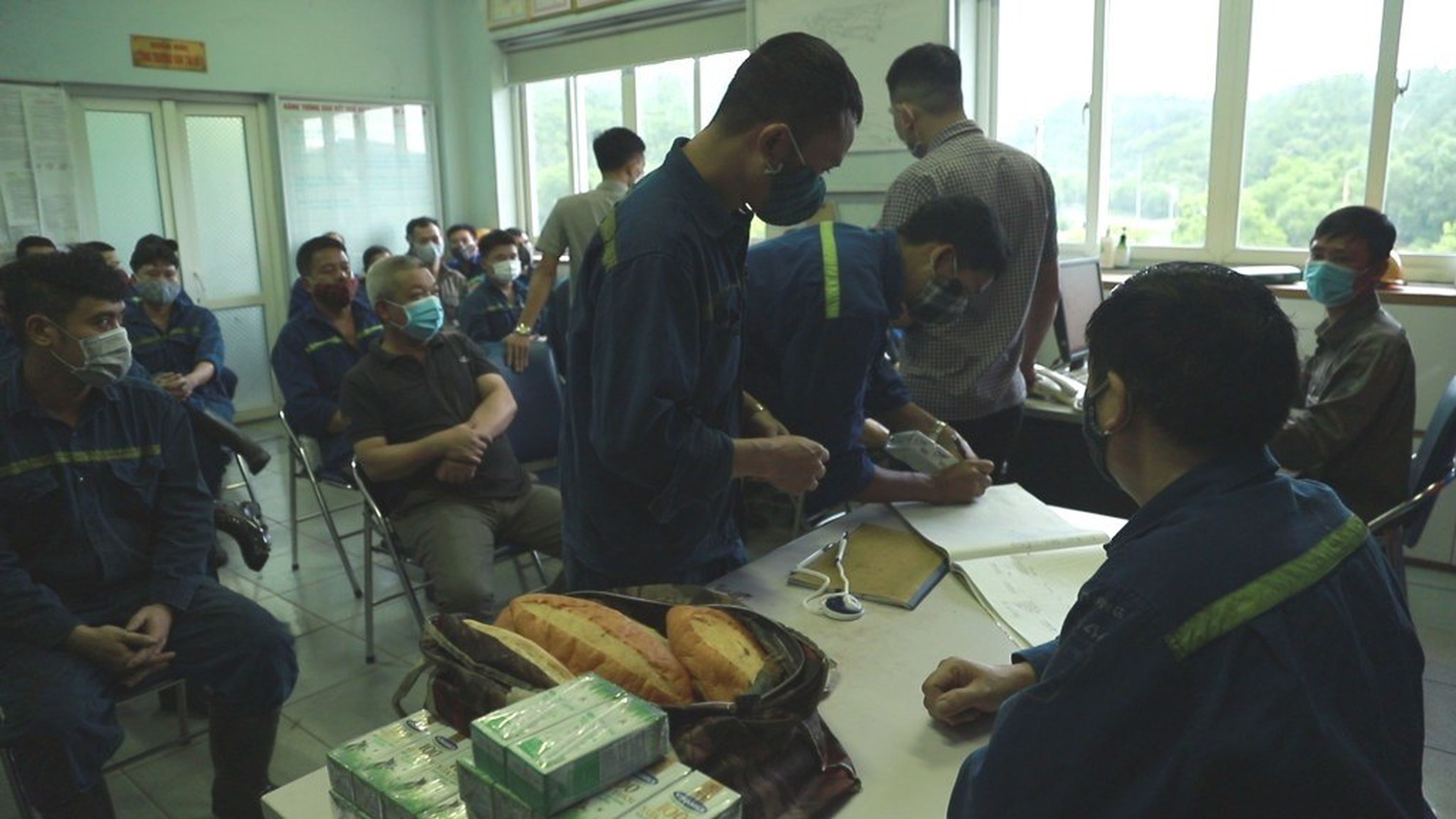 Quang Ninh Mining Bread – A Simple Mid-Shift Meal for Mine Workers - Hình 2