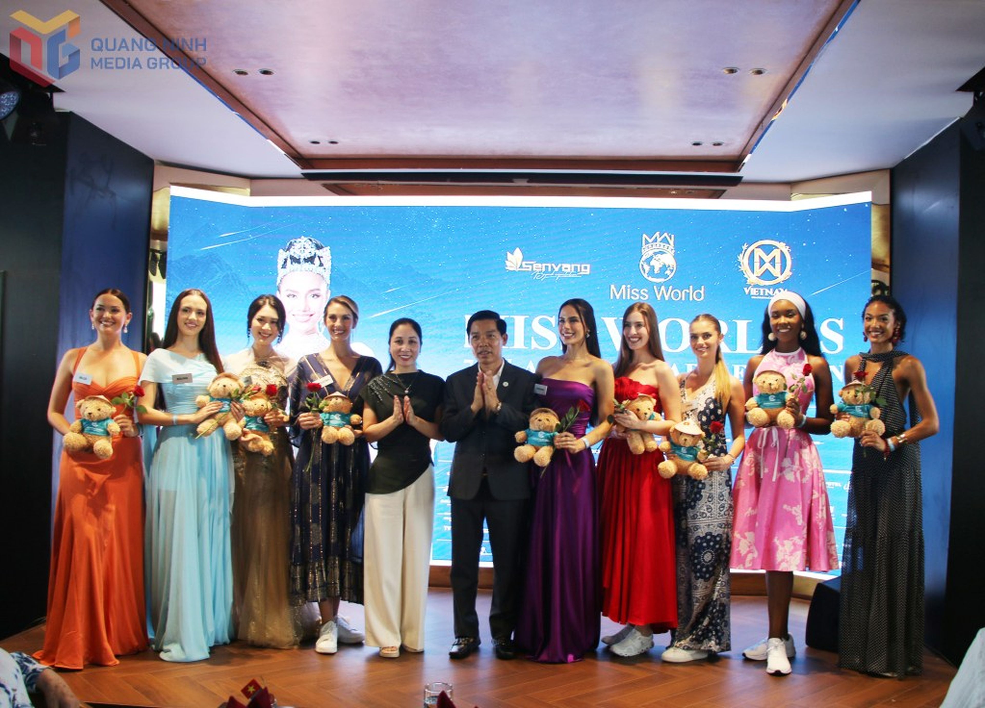 Các thí sinh Miss World 2026 tham quan, trải nghiệm vịnh Hạ Long - Hình 1