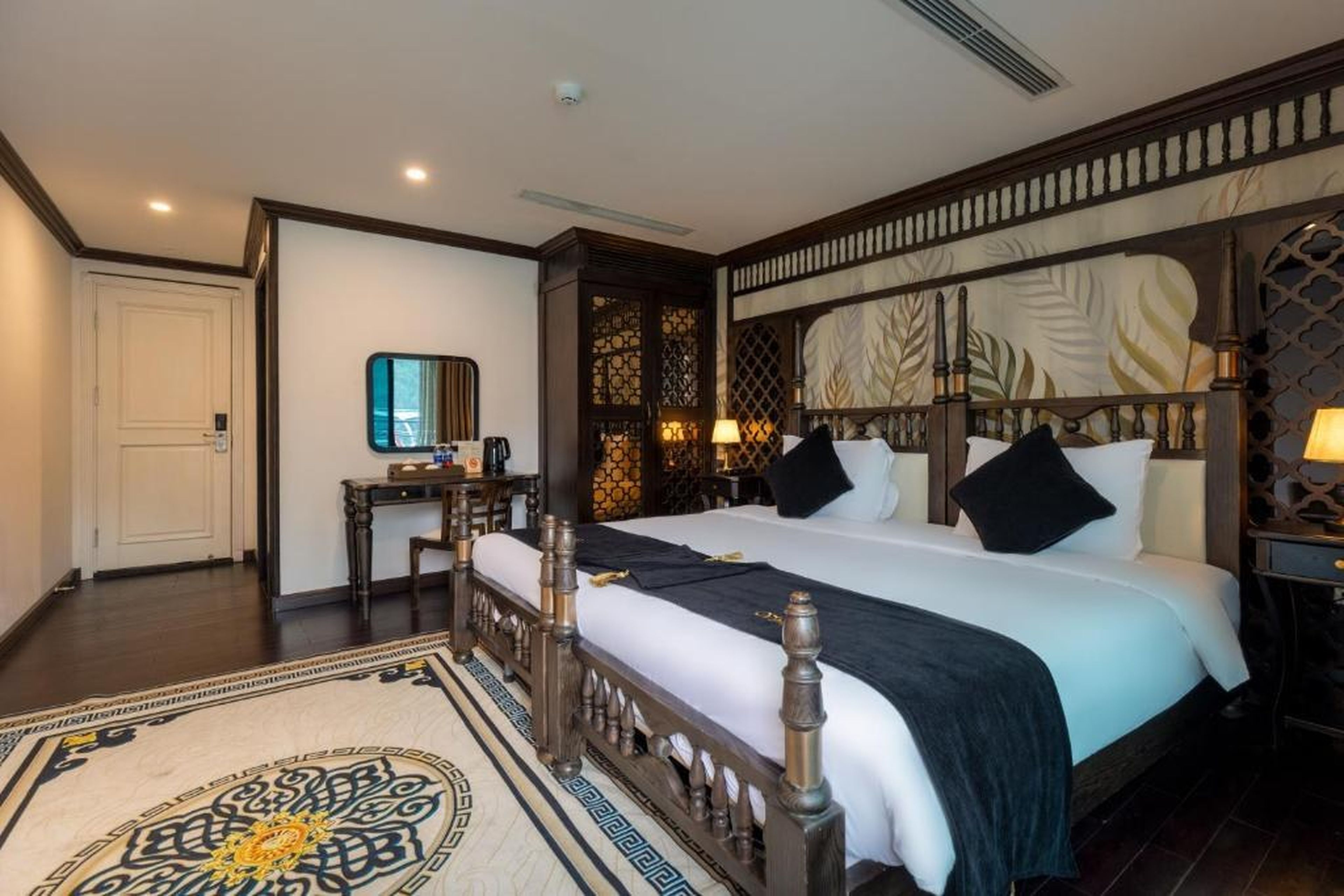 Venus Cruises Halong Bay by Venus Group - Hình 49