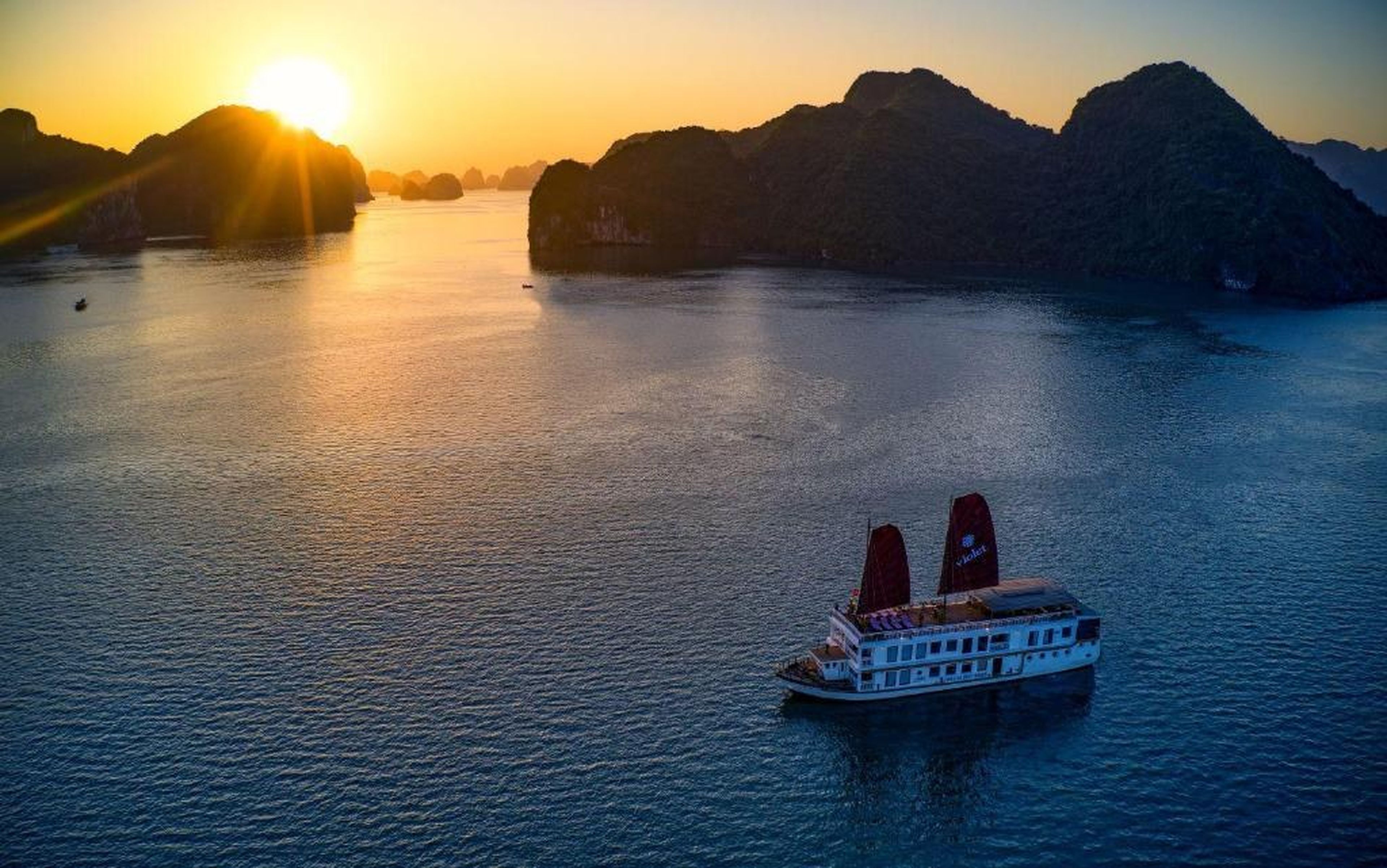 Heritage Line Violet Cruise - Halong Bay & Lan Ha Bay - Hình 9