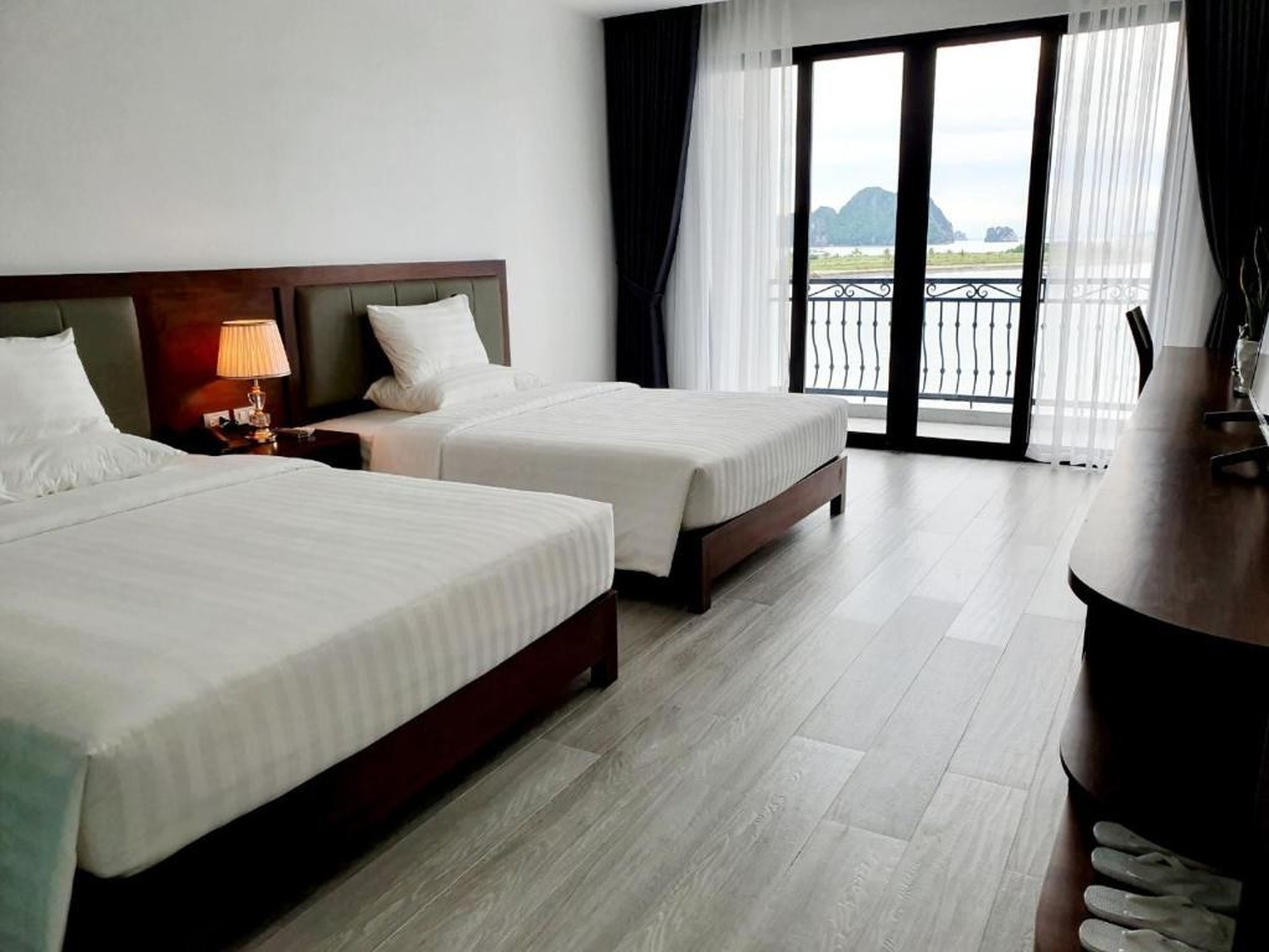 Ha Long Bay TC Hotel - Hình 12