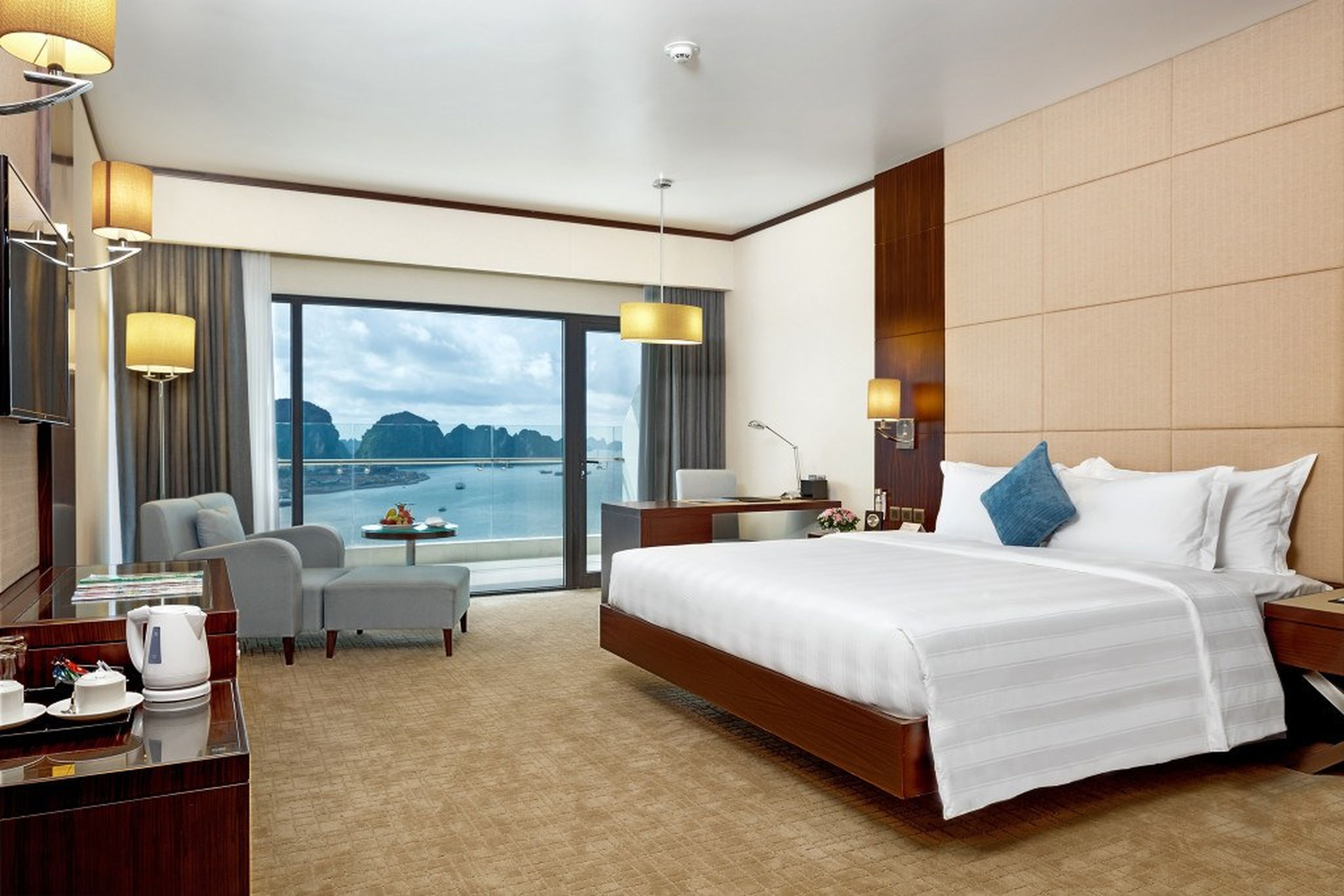 Chiêm ngưỡng trọn vẹn cầu Bãi Cháy tại khách sạn Wyndham Legend Hạ Long - Hình 6