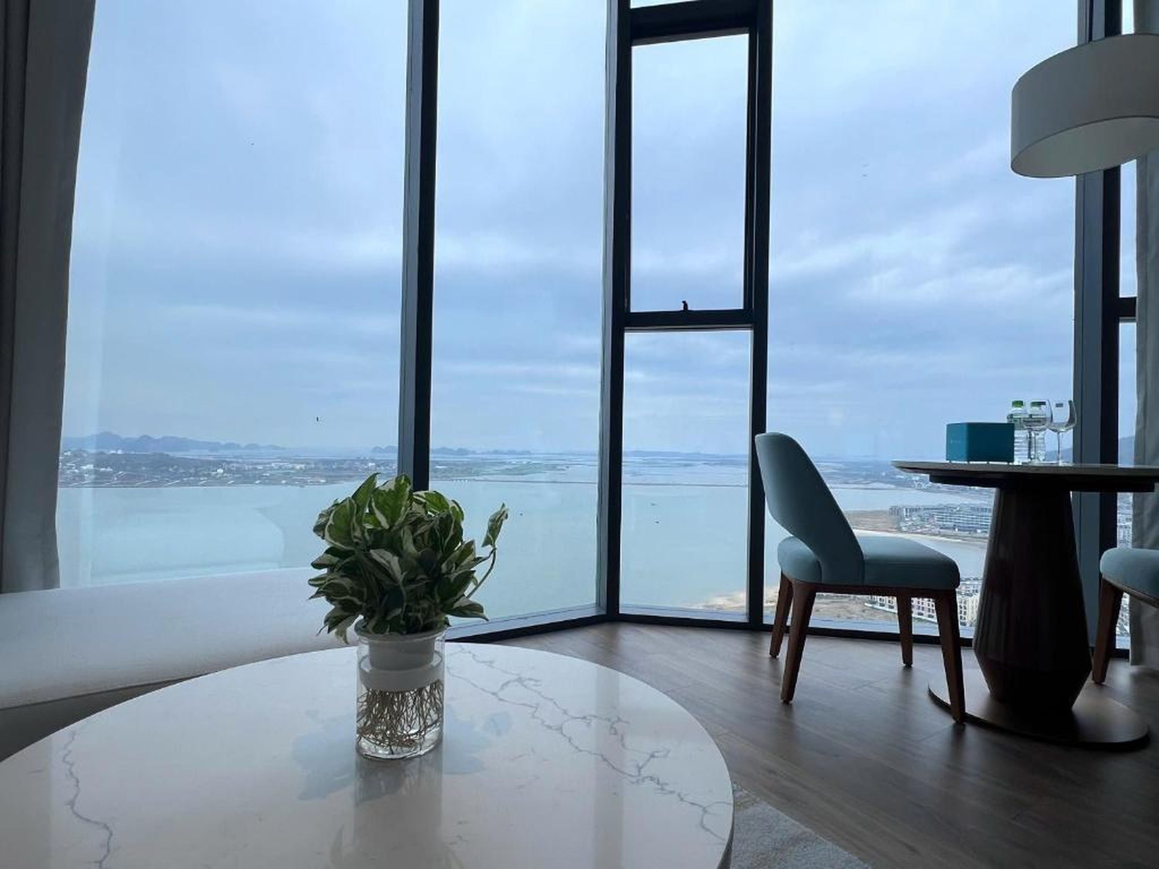 A La Carte Ha Long Apartments by Kevin & Anna - Hình 38