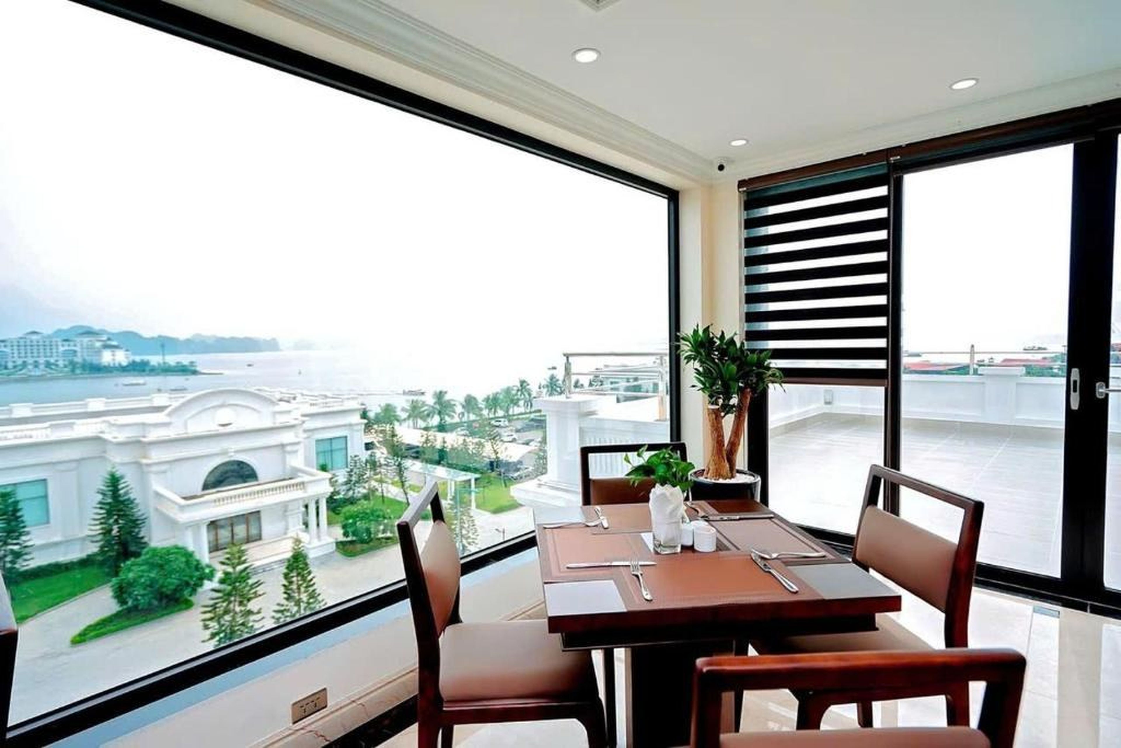 The One Ha Long Hotel - Hình 23
