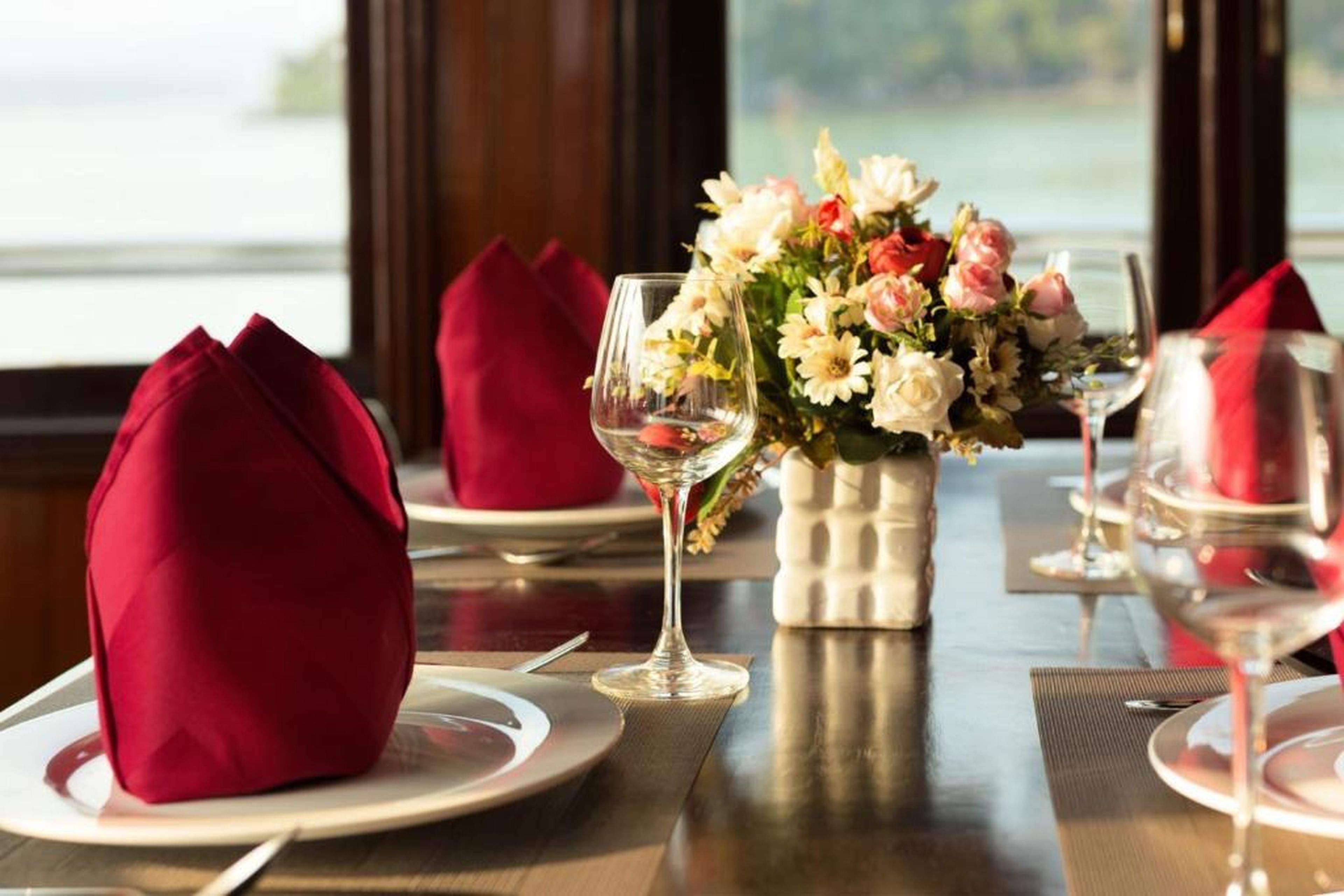 Cozy Bay Classic Cruise - Hình 32