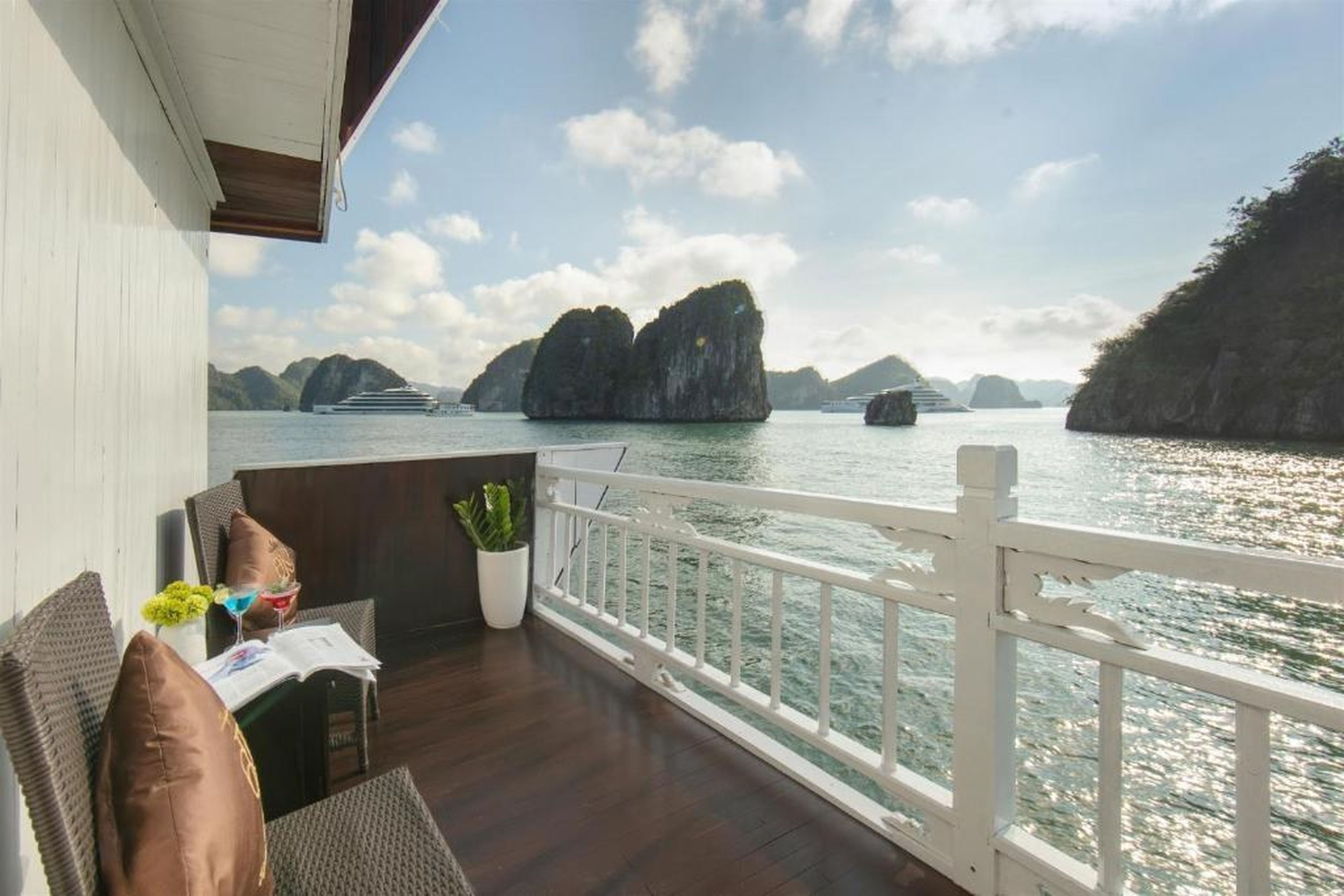 Ruby Premium Cruise - Hình 10
