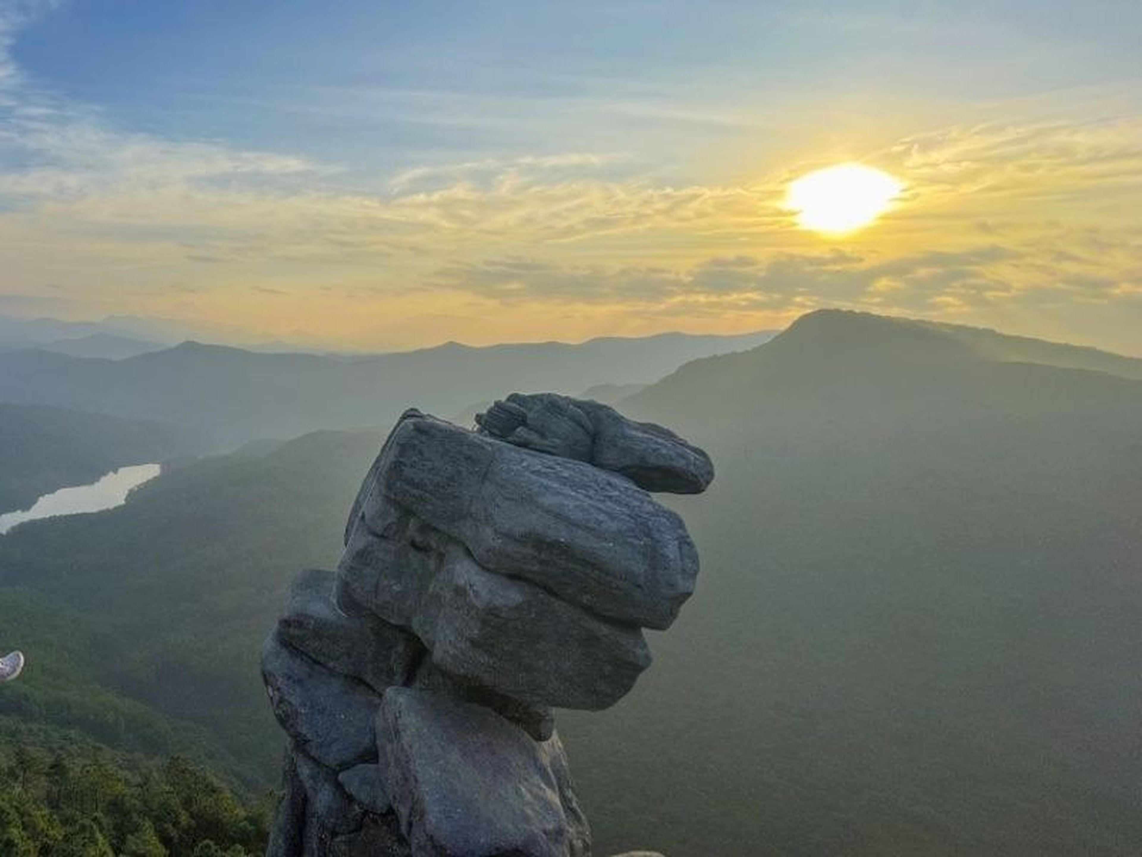 Núi Đá Chồng Quảng Ninh: Vẻ đẹp kỳ thú giữa đại ngàn - Hình 8