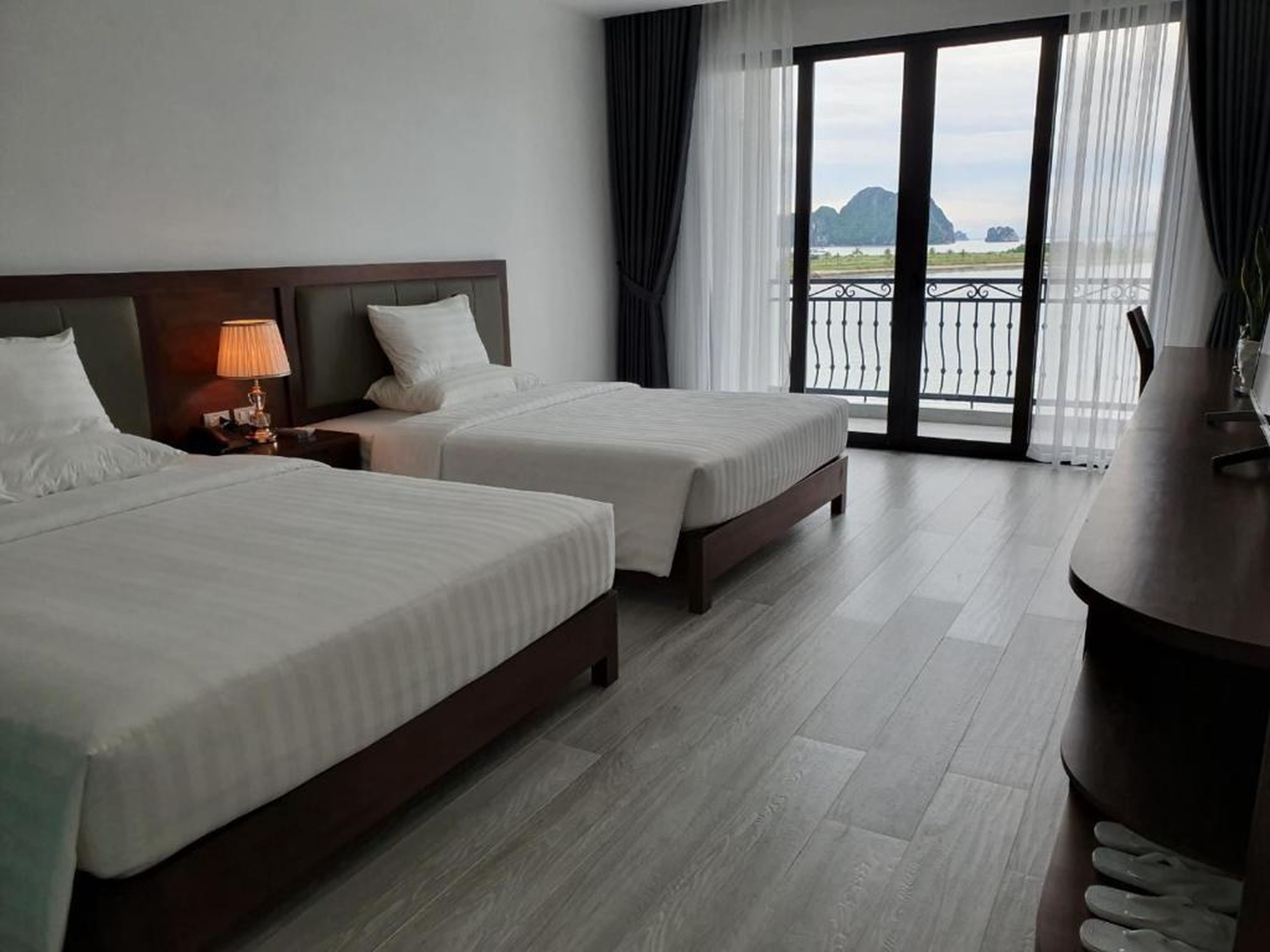 Ha Long Bay TC Hotel - Hình 21