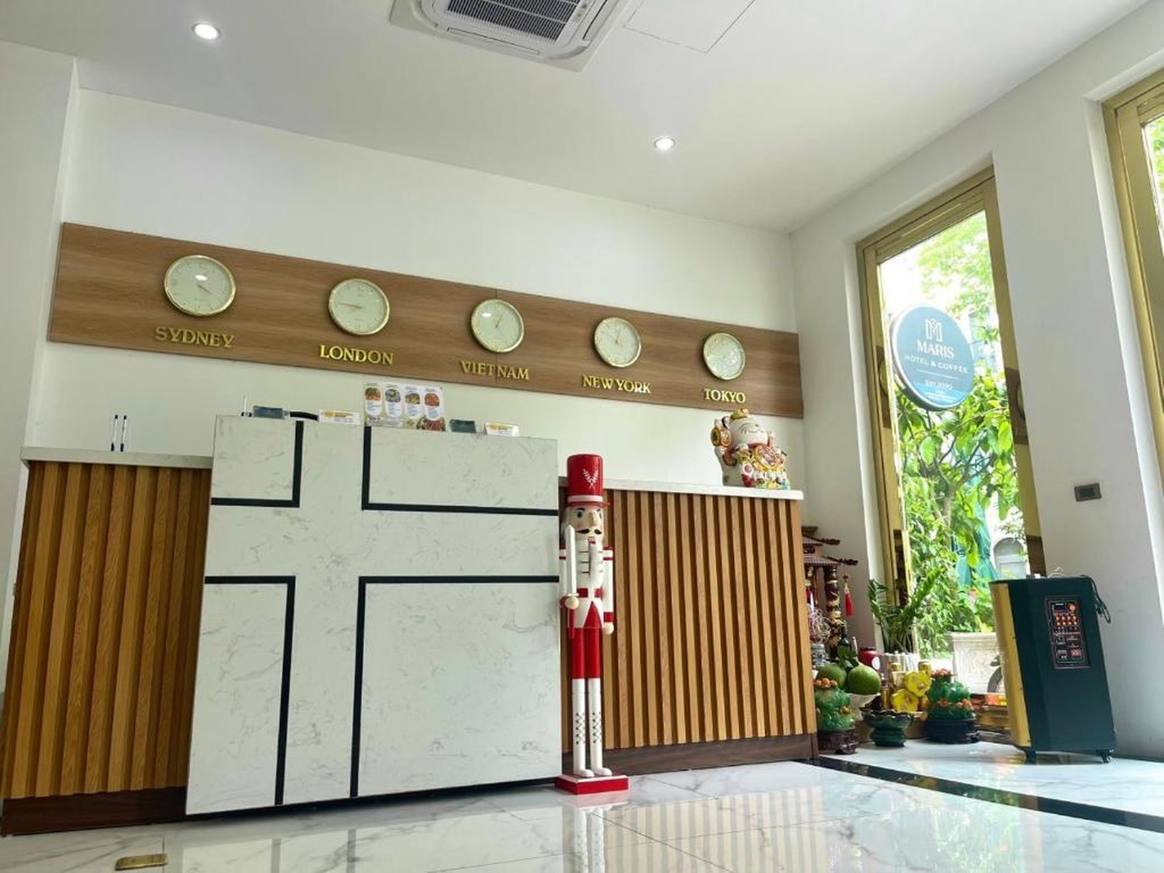 Maris Hotel & Coffee Ha Long - Hình 29