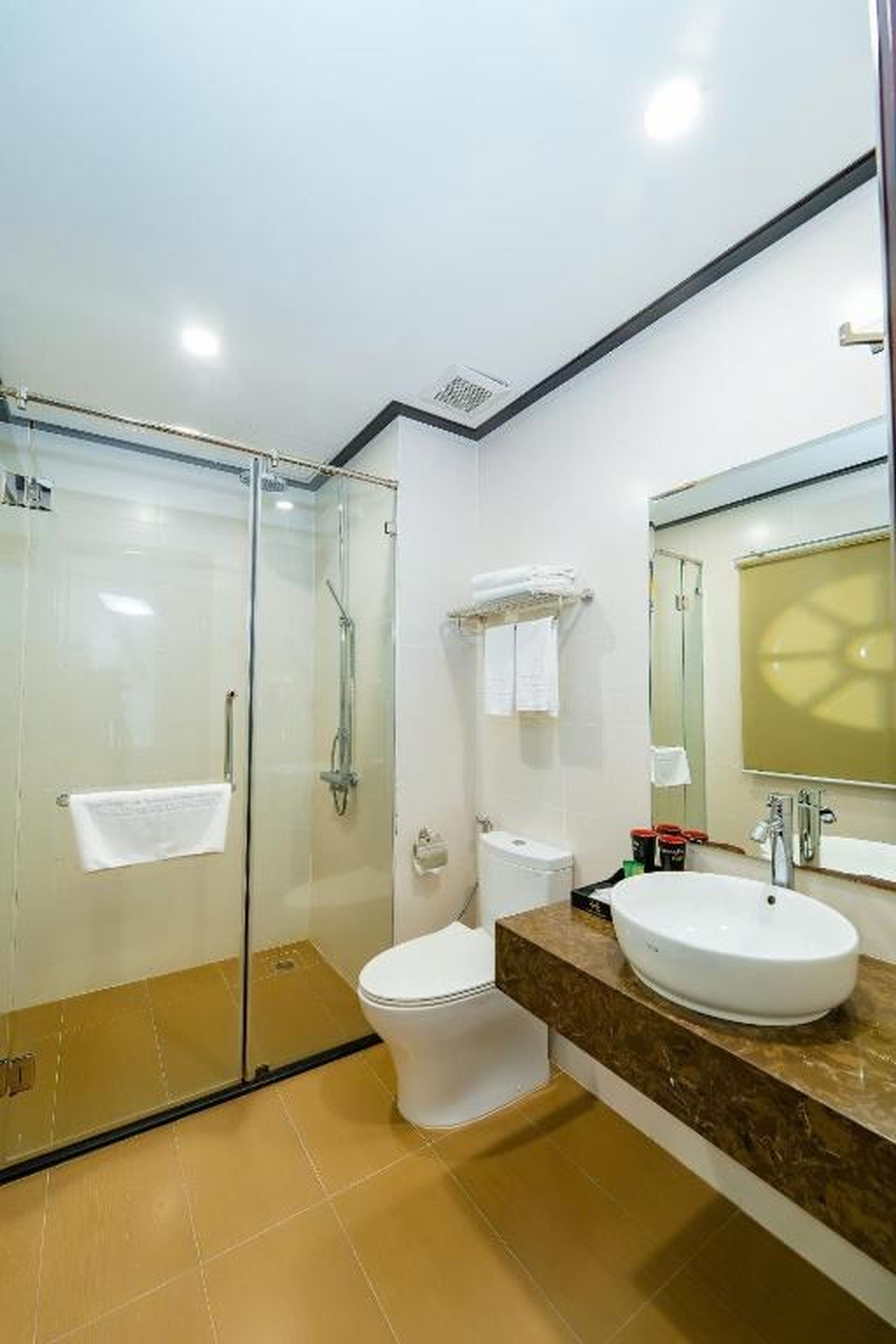 The One Ha Long Hotel - Hình 1