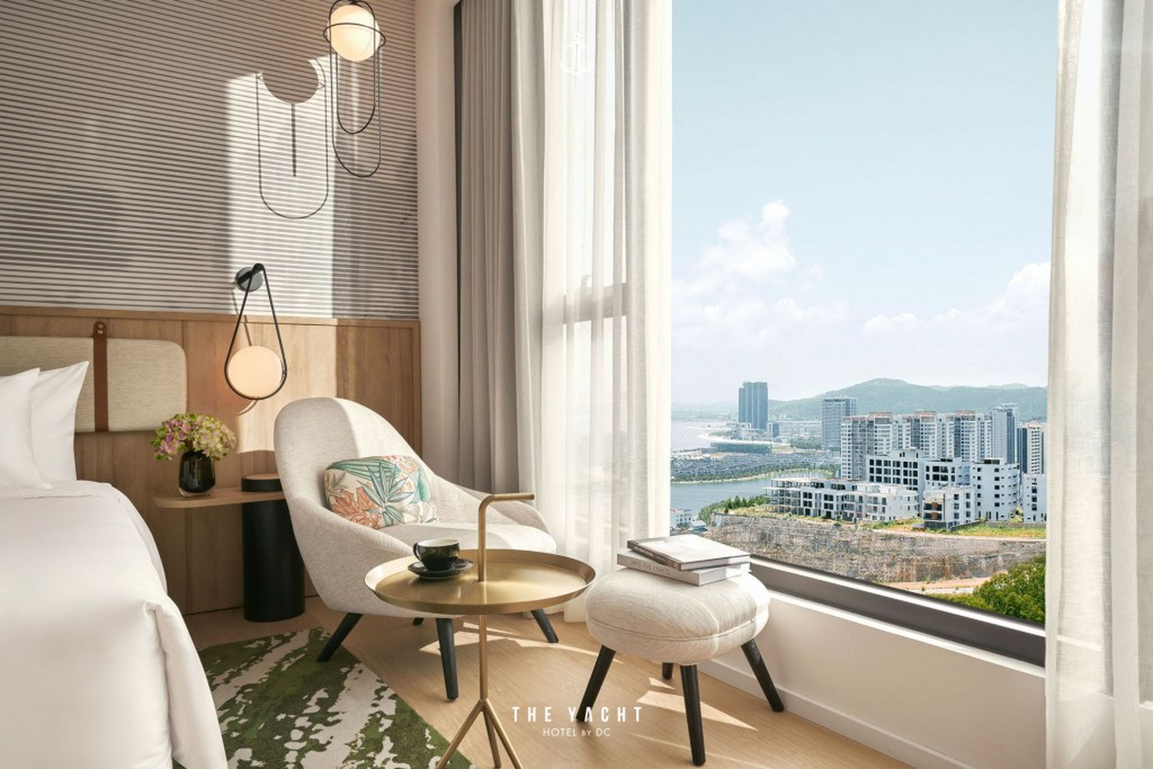 The Yacht by DC – “Du thuyền” sang trọng trên mặt đất neo giữa Hạ Long - Hình 5