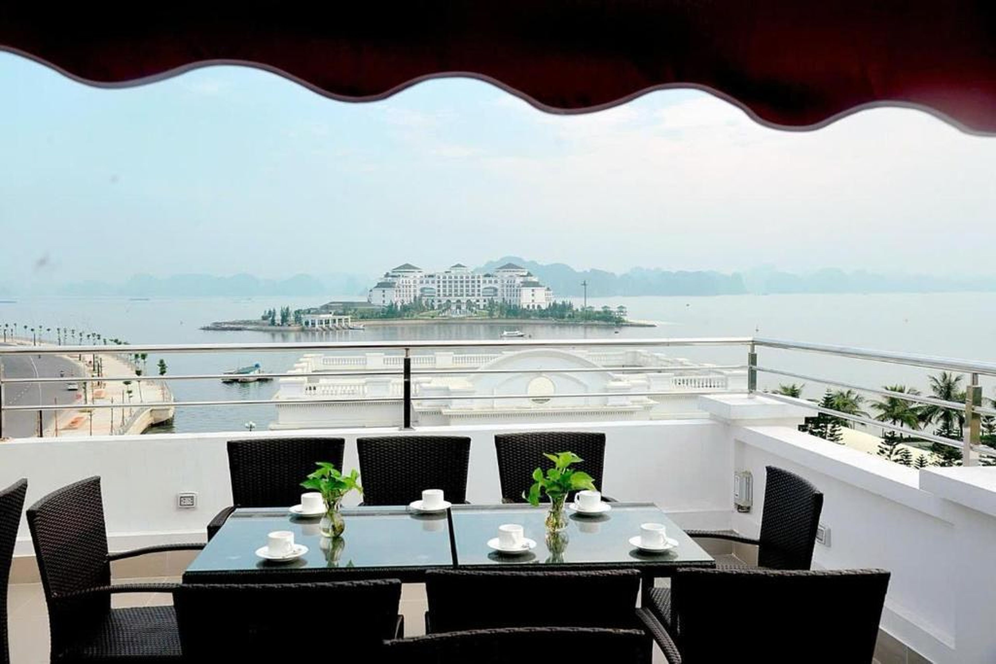 The One Ha Long Hotel - Hình 10