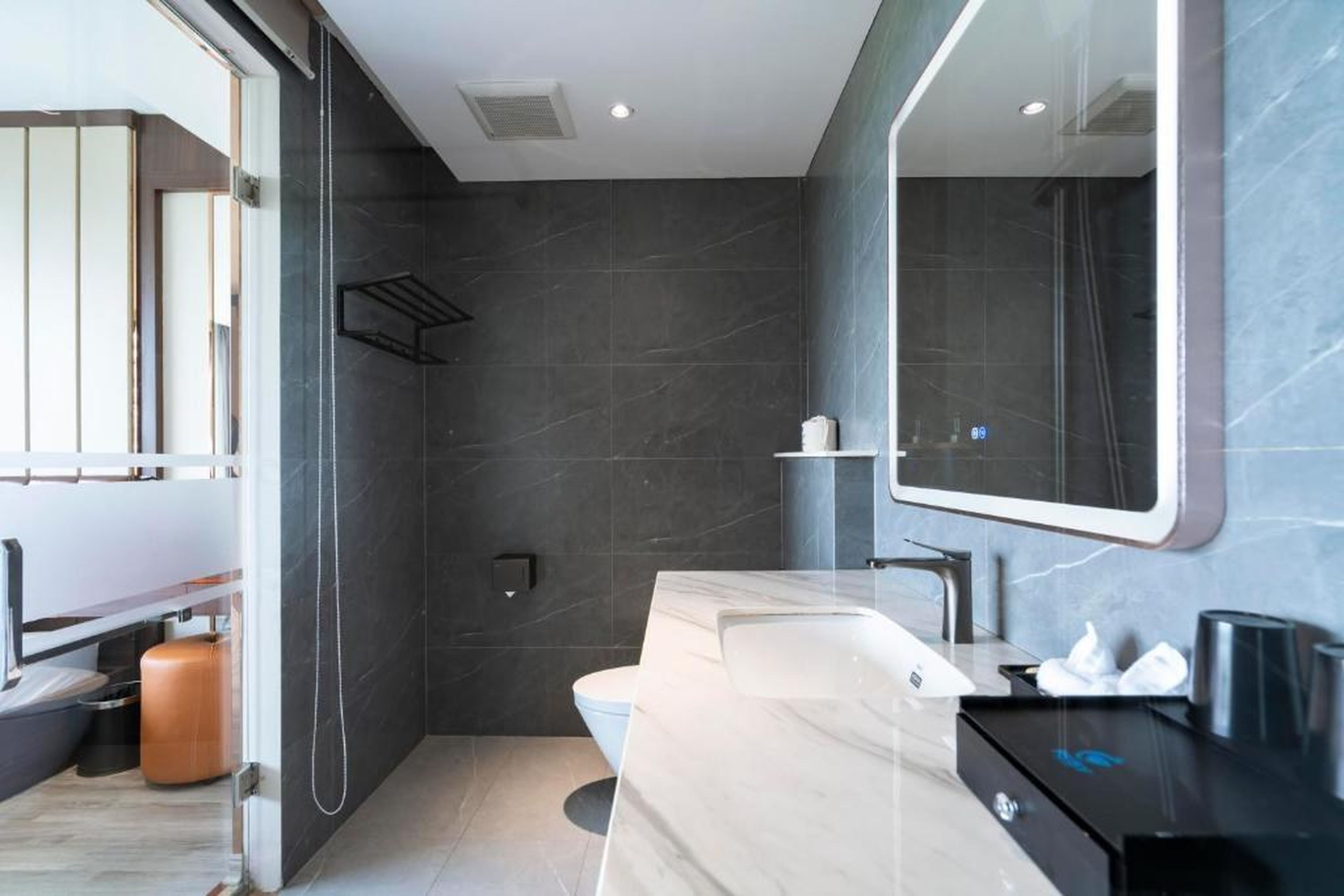 Ruby Hotel Van Don - Hình 41