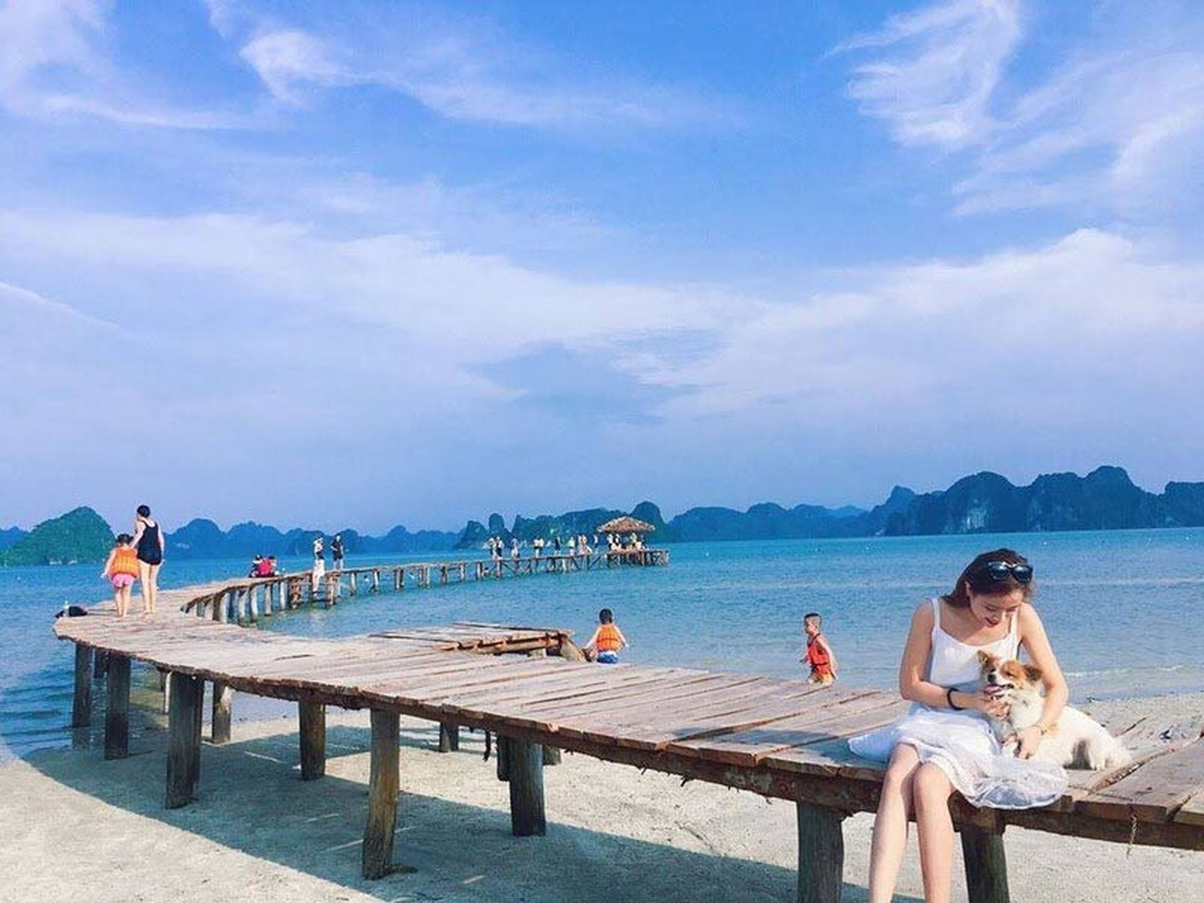Điểm danh 8 bãi biển Quảng Ninh đẹp ngất ngây cho hè này - Hình 6