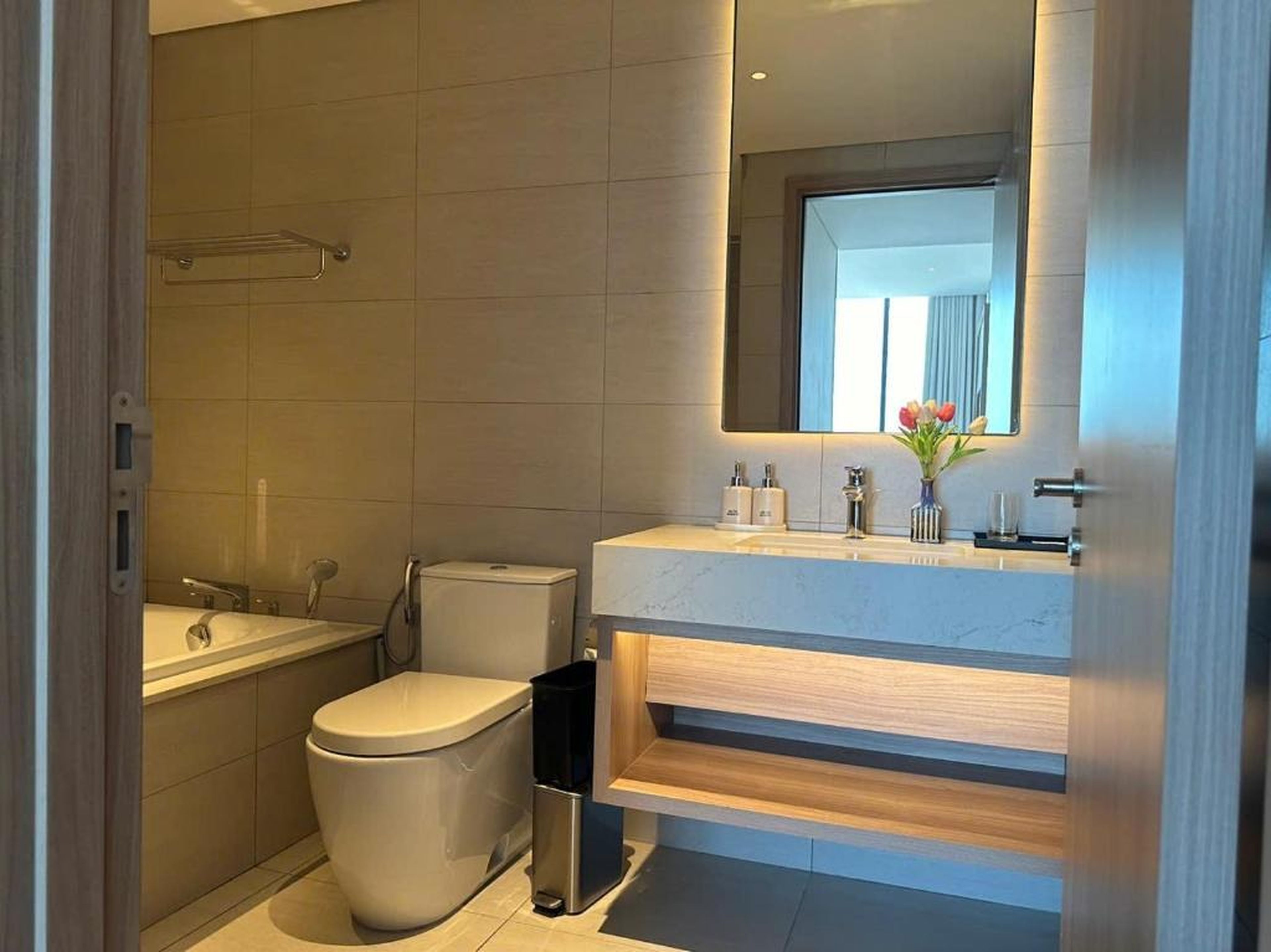 A La Carte Ha Long Bay - Sea View Apartment - Hình 31