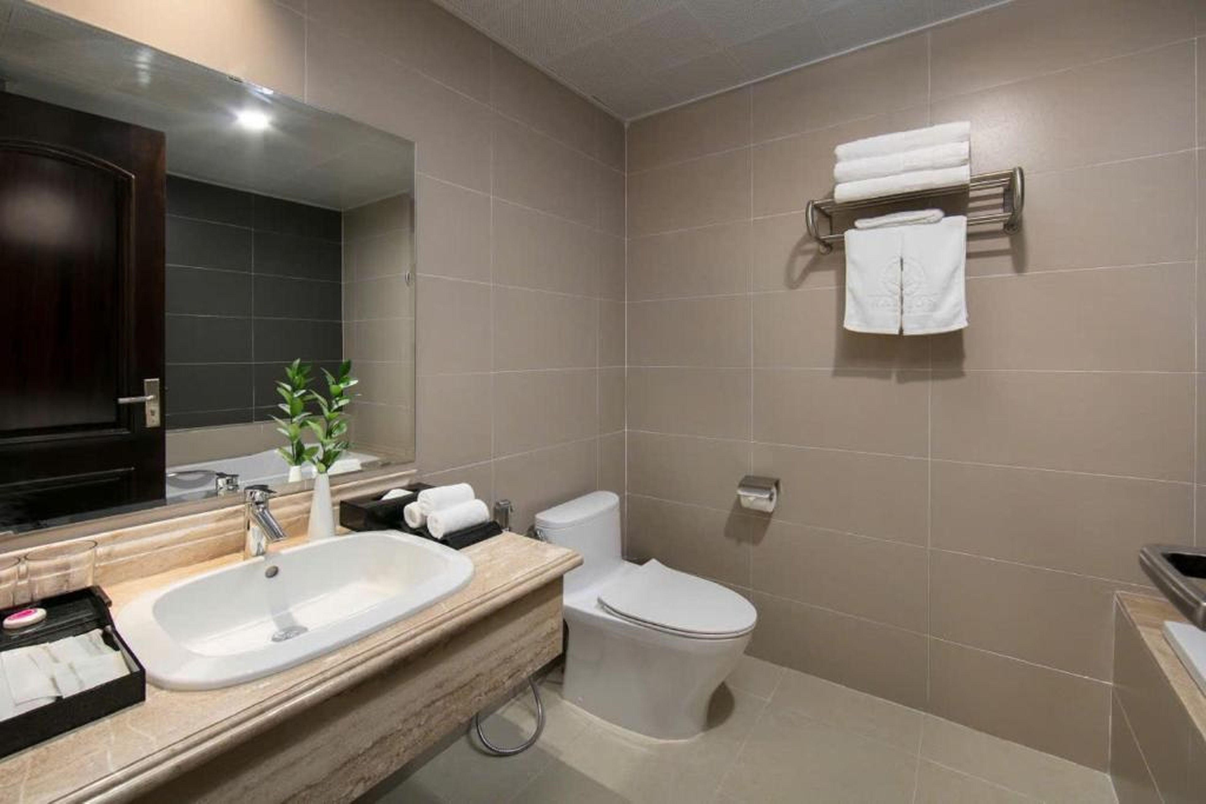 Halios Hotel Halong - Hình 17
