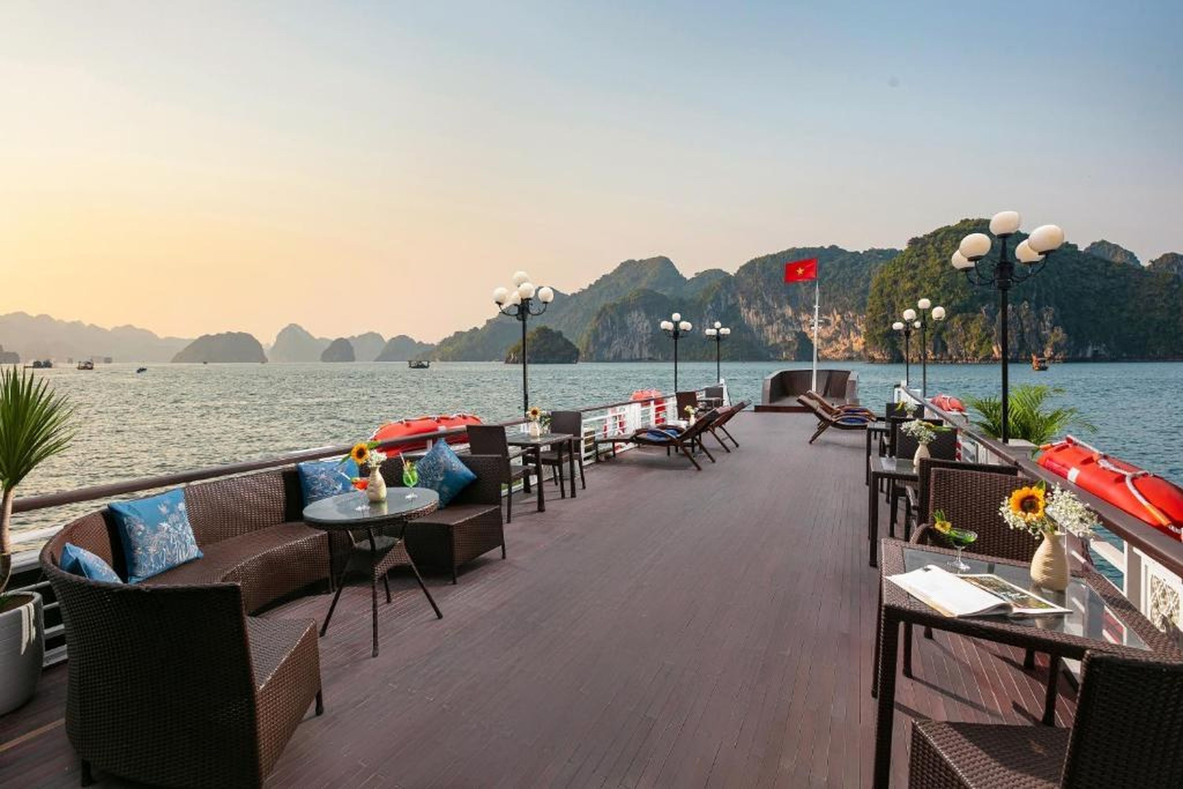 Halong & Bai Tu Long Cruises - Hình 5