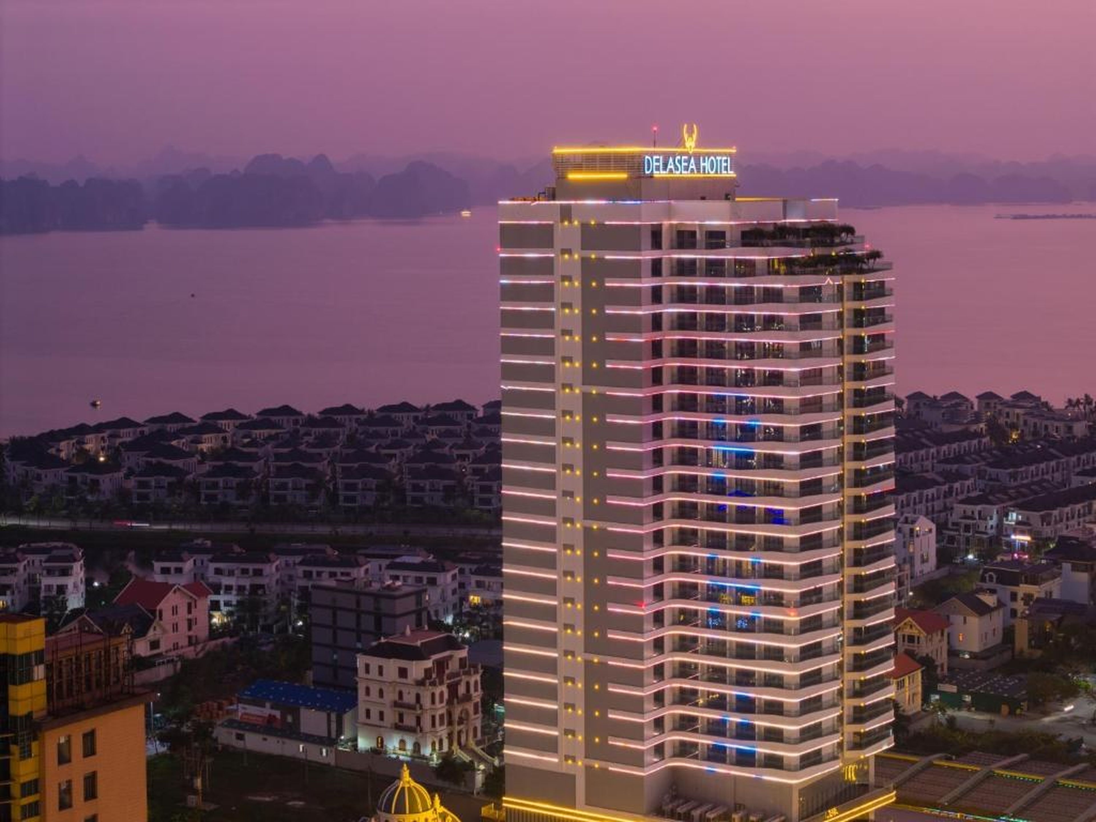 DeLaSea Ha Long Hotel - Modern Bayview Escape - Hình 20