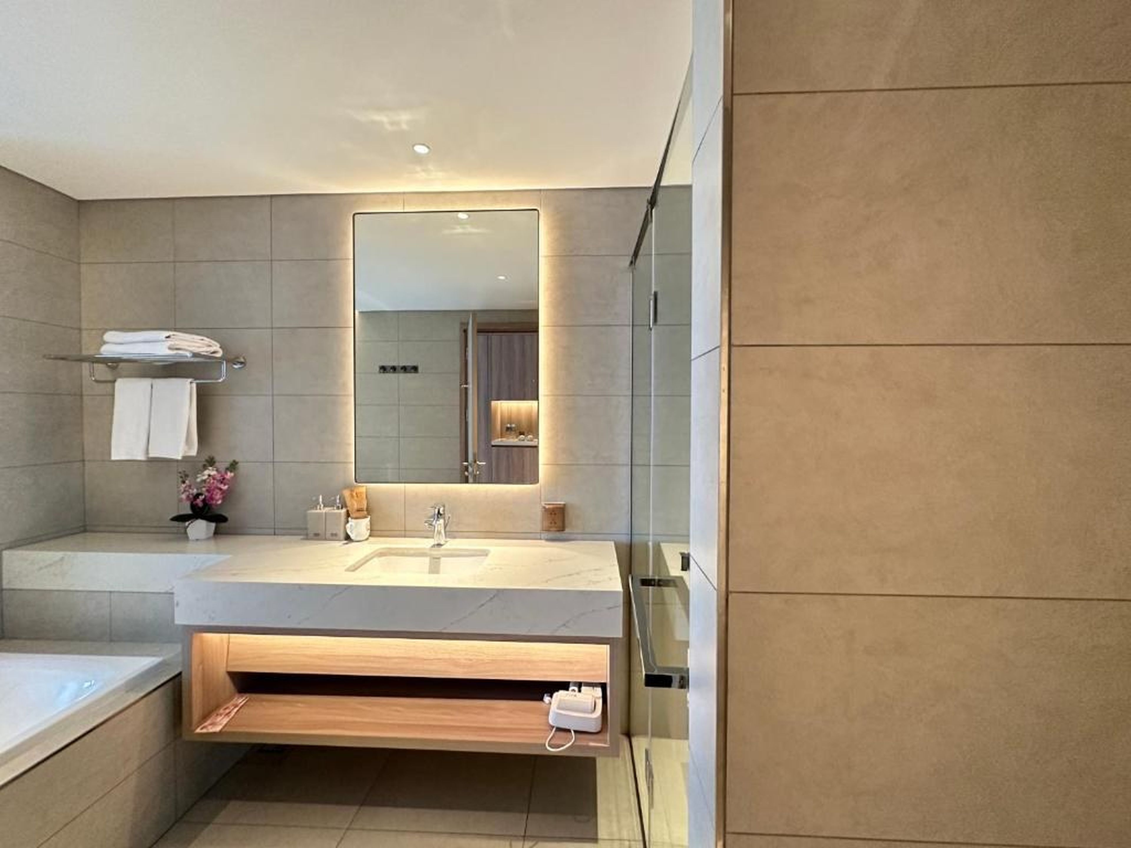 Lumi Apartment Alacate Hạ Long - Hình 11