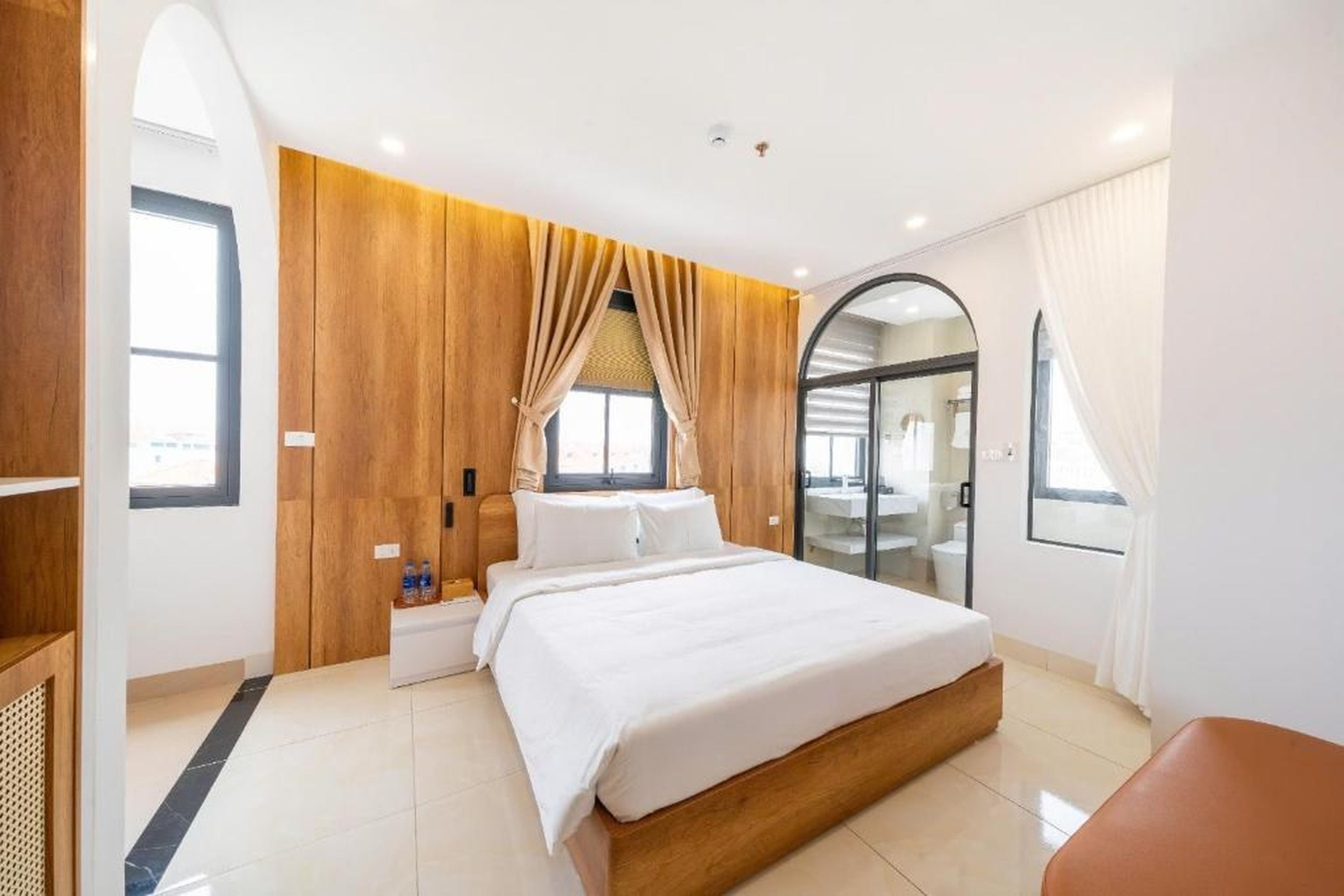 Azure Bay Hotel - Hình 18