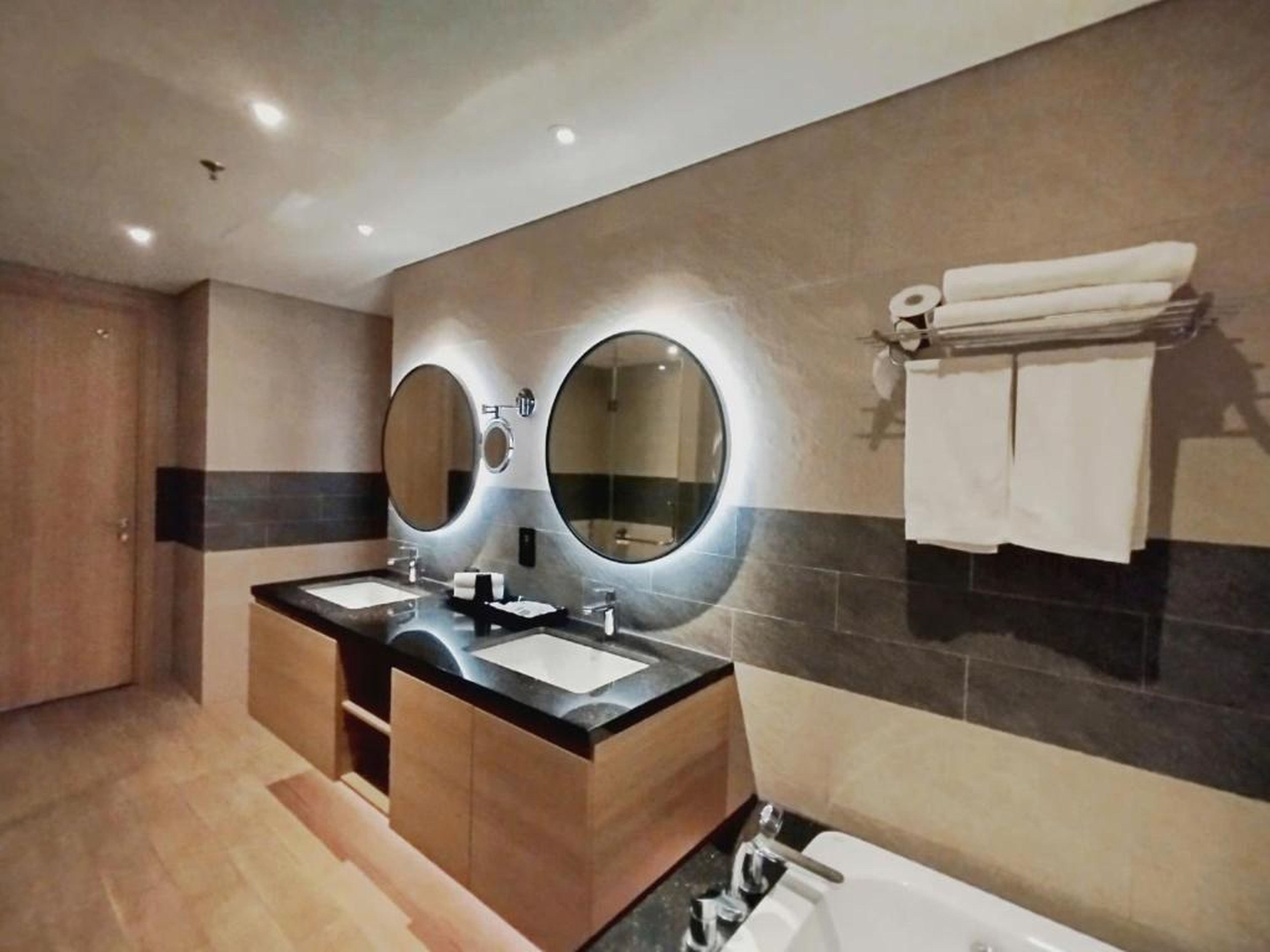 CĂN HỘ 5 SAO CAO CẤP Citadines view biển - Hình 1