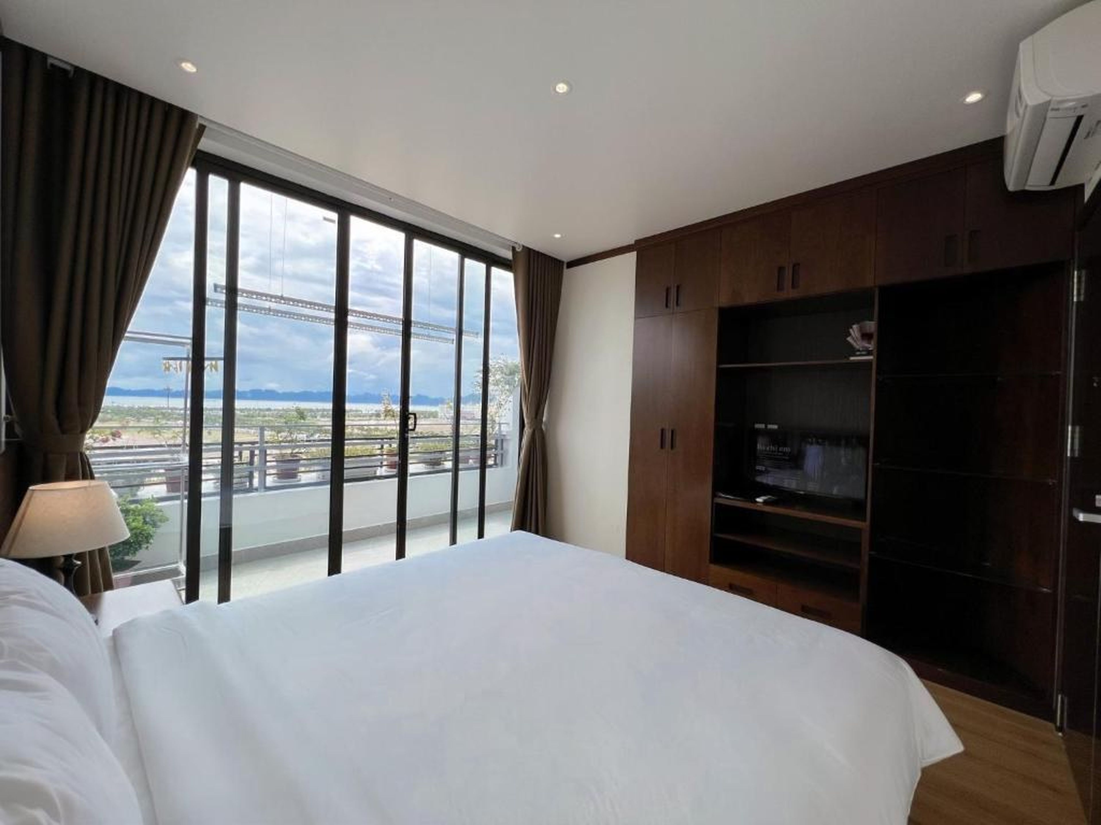 Elysinam Boutique Hotel Ha Long - Hình 31