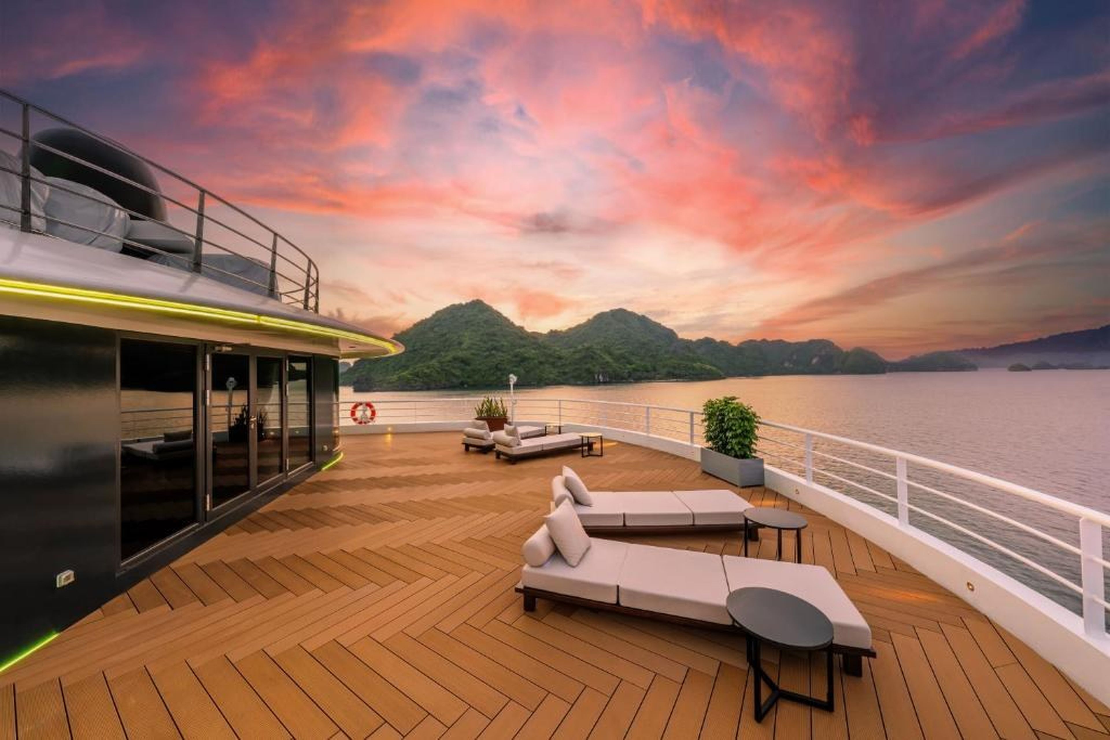 Sea Stars Cruise Ha Long - Hình 2