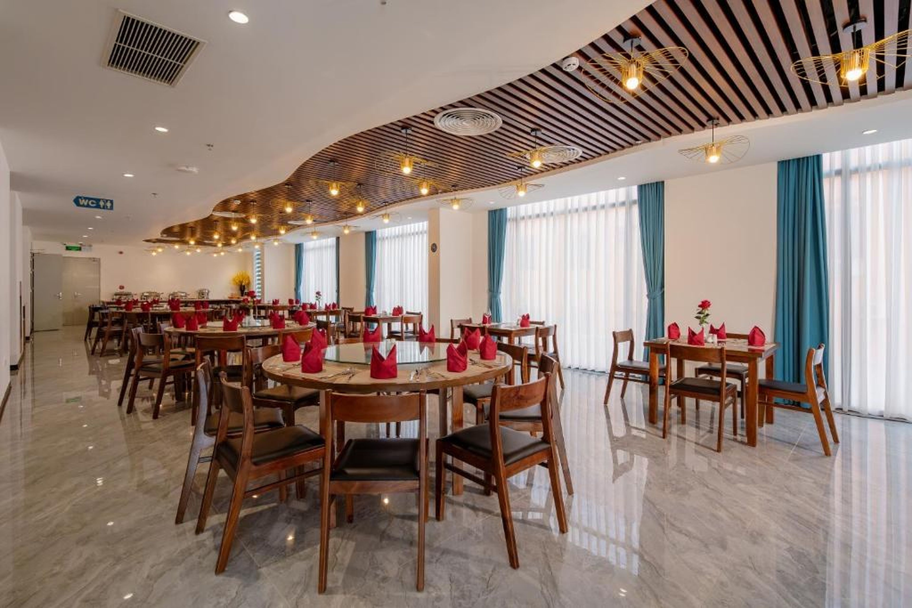River Way Hotel Ha Long - 500m to Beach - Hình 15