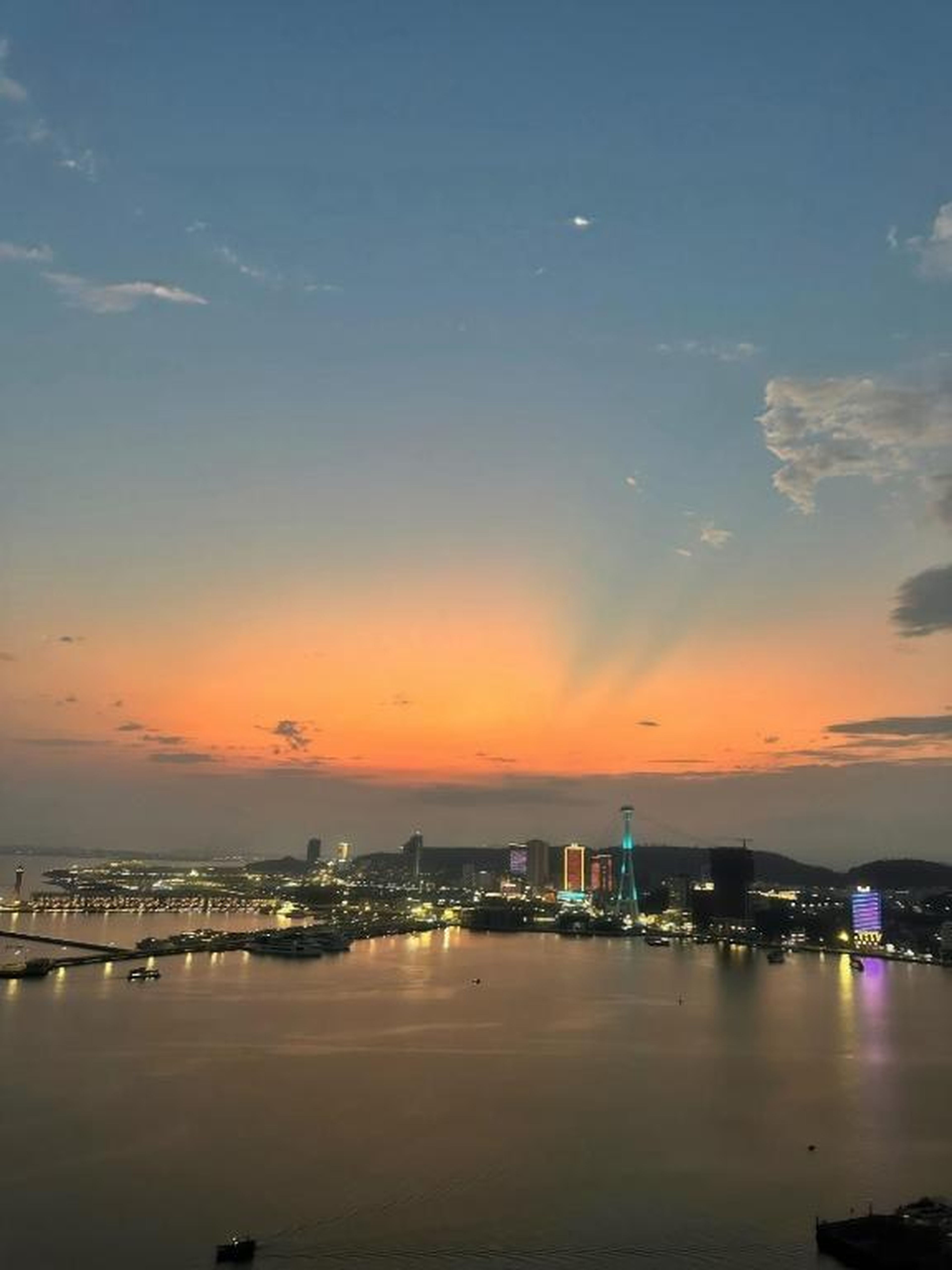 Homestay Sapphire S2 Ha Long - Sea View - Hình 18