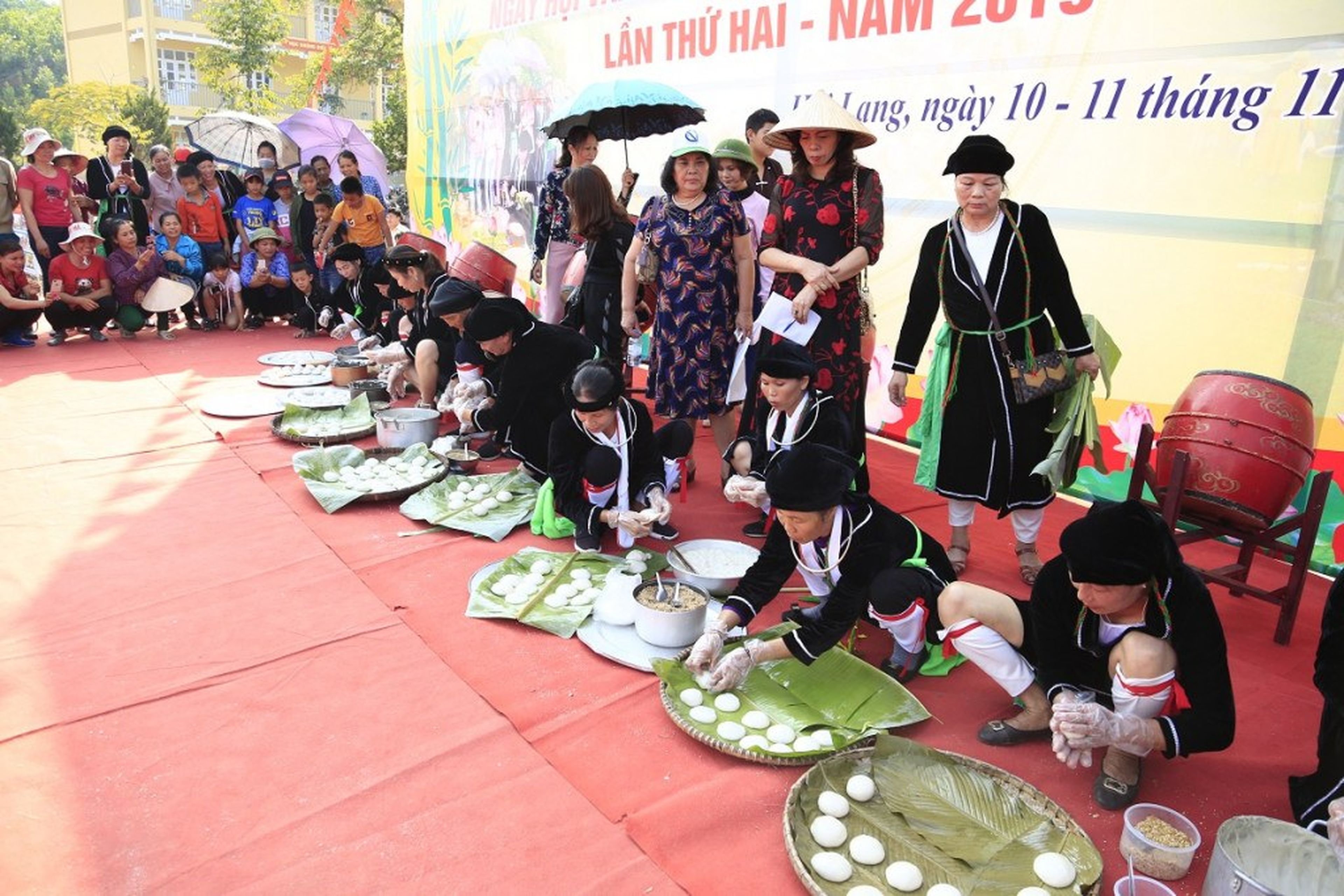 Bánh bạc đầu – 산지우족의 ‘빚으면서 바로 먹는’ 별미 - Hình 3