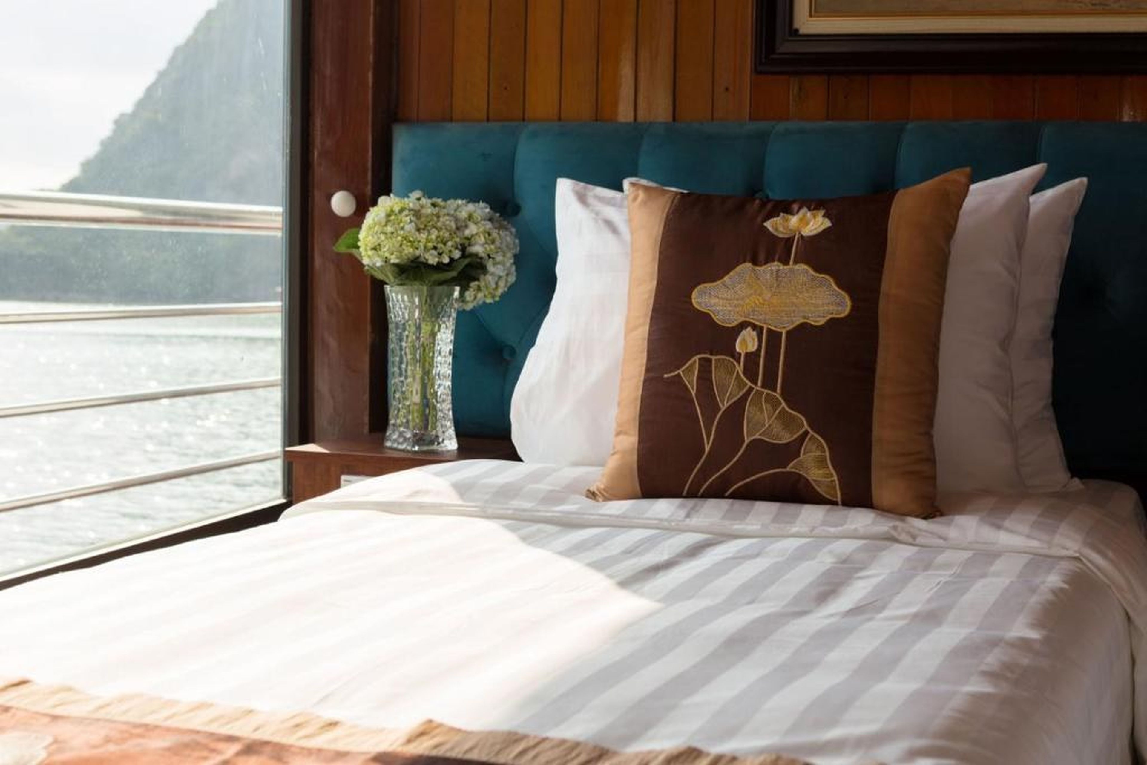 Cozy Bay Classic Cruise - Hình 14