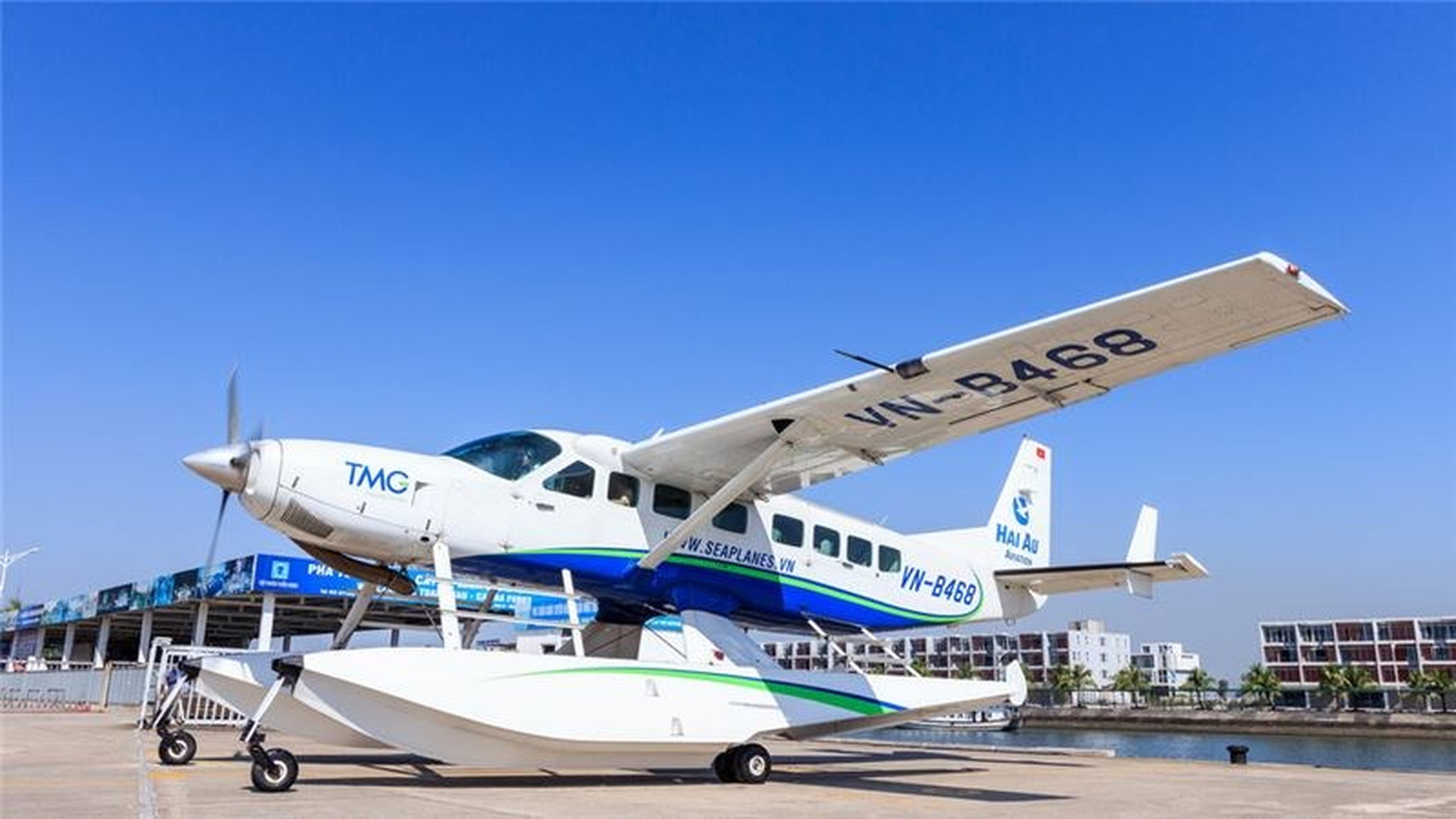 Ha Long Bay Travel – A Panoramic Bay Flight with Hai Au Seaplane - Hình 1