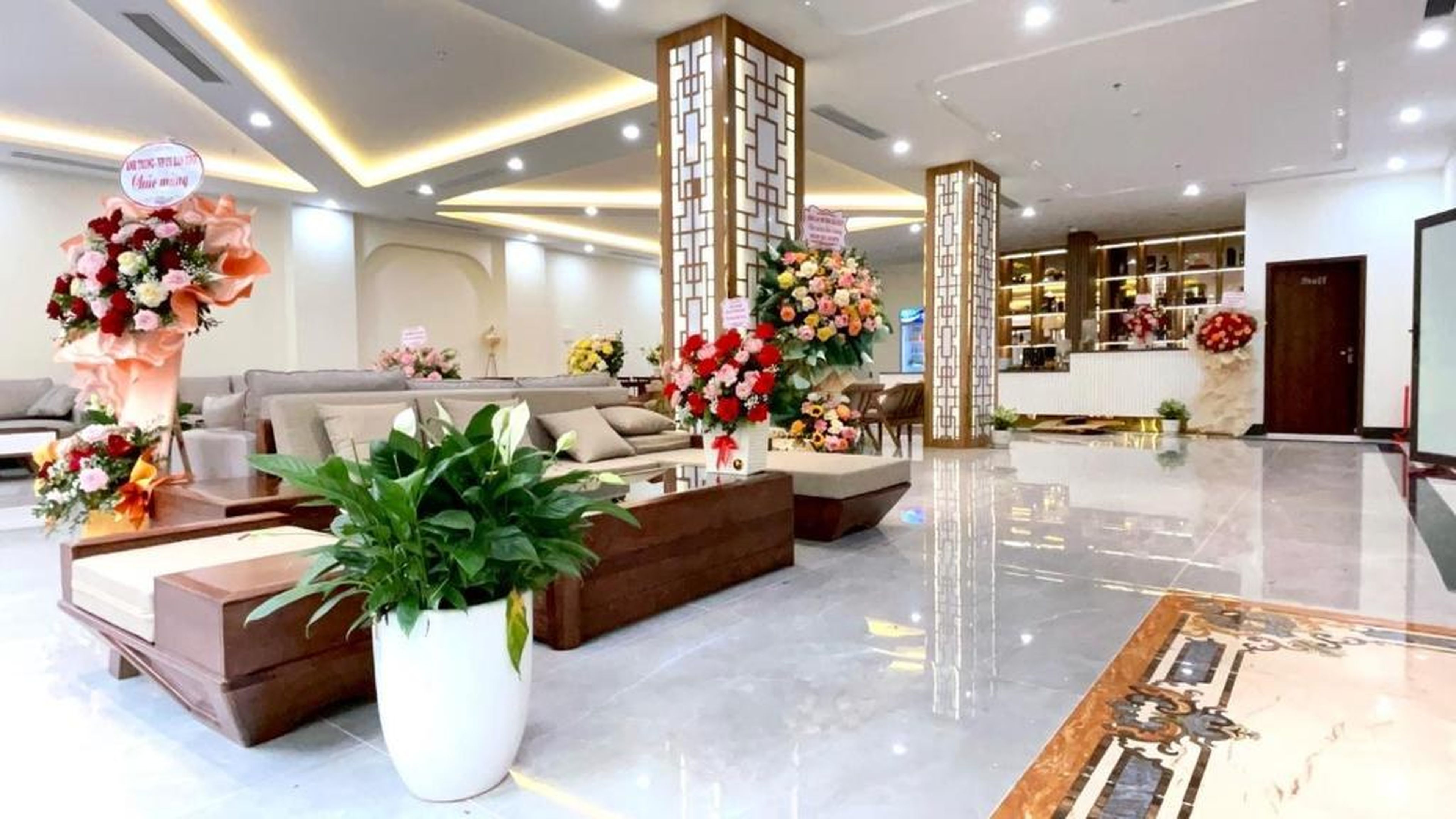 Lucasta Hotel Ha Long - Hình 7