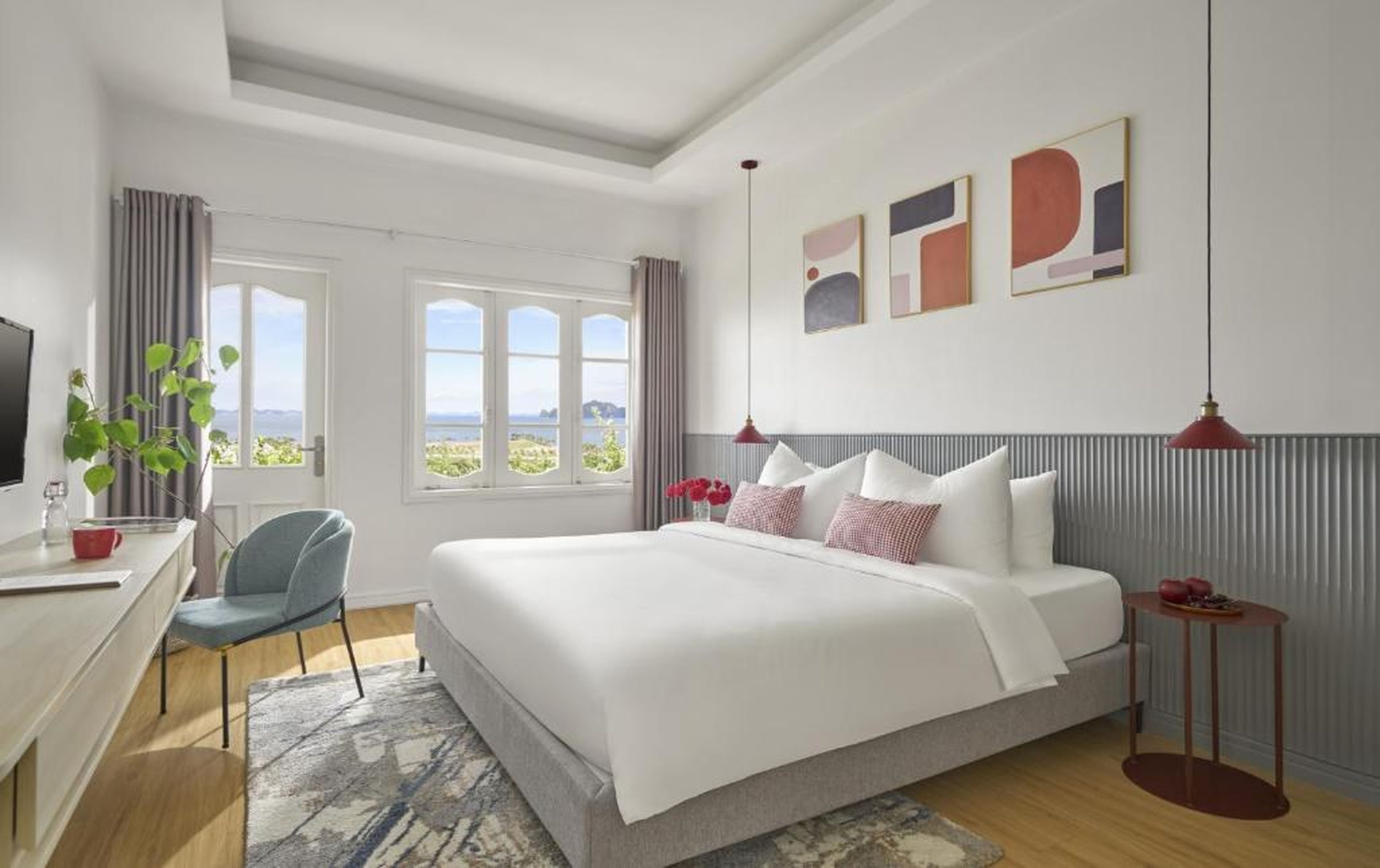 The Postcard Hotel - Hình 1