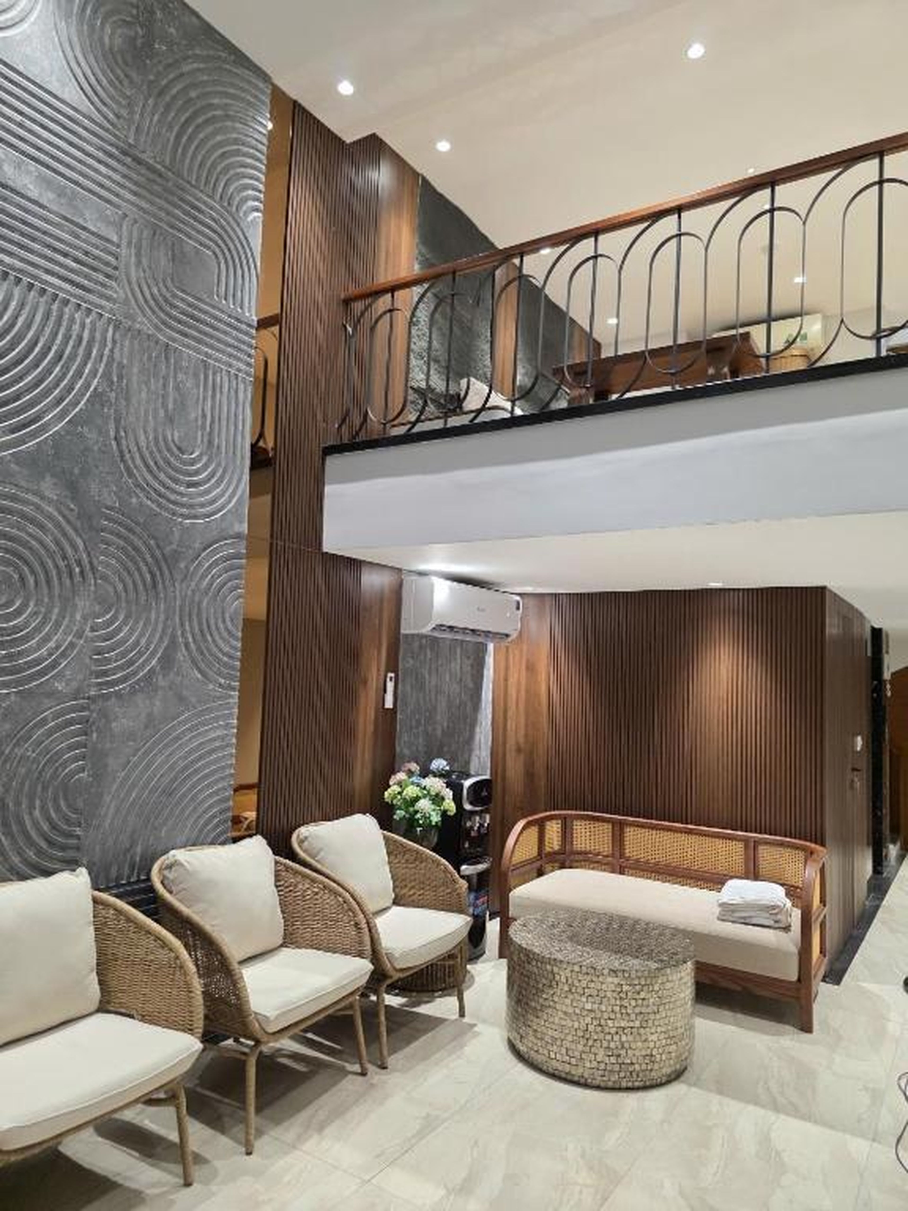 Cozy Nest Homestay Ha Long - Hình 9
