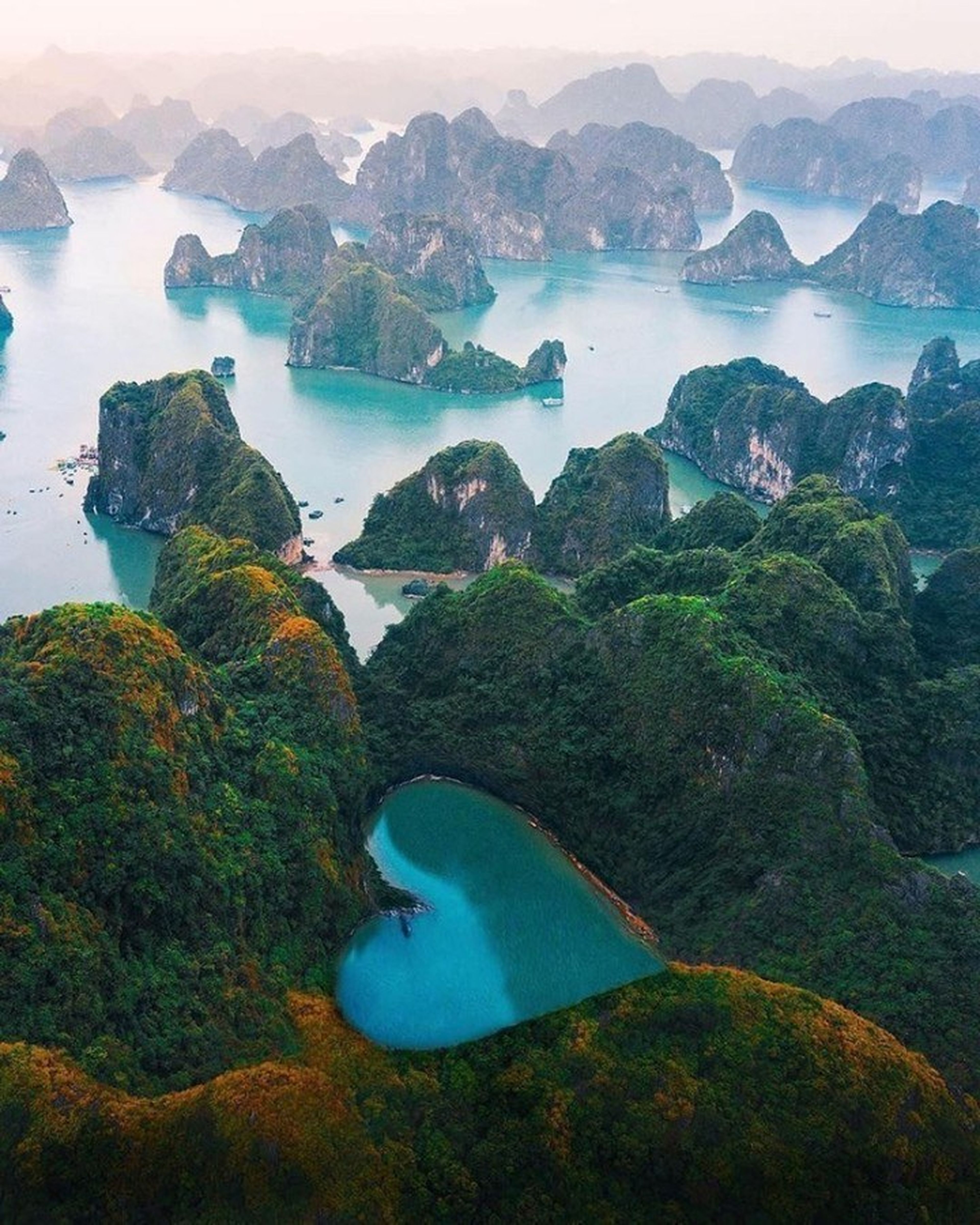 Beautiful Islands Not to Miss When Traveling to Ha Long Bay - Hình 2