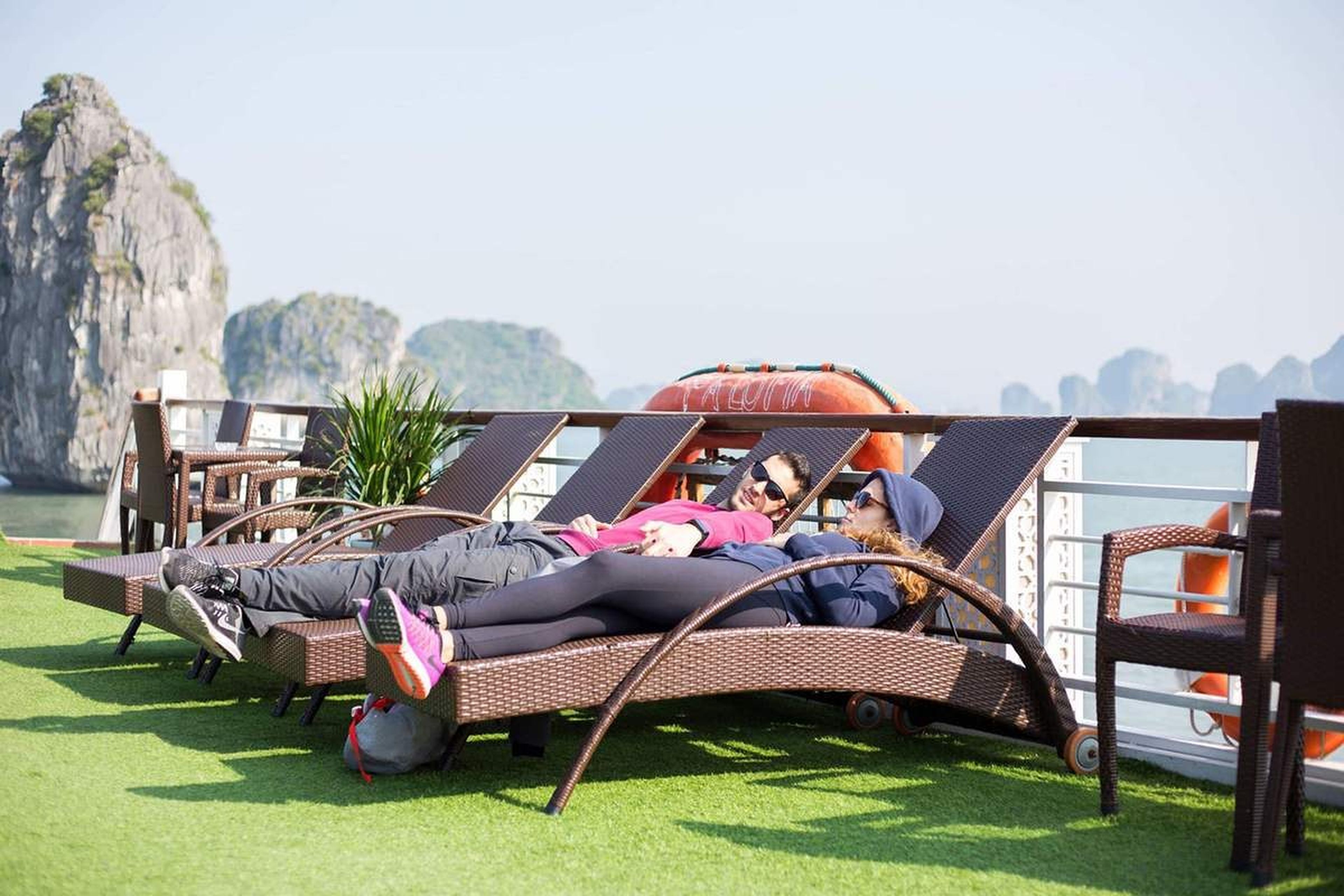 Review chi tiết chuyến đi du thuyền Hạ Long 2 ngày 1 đêm - Hình 6