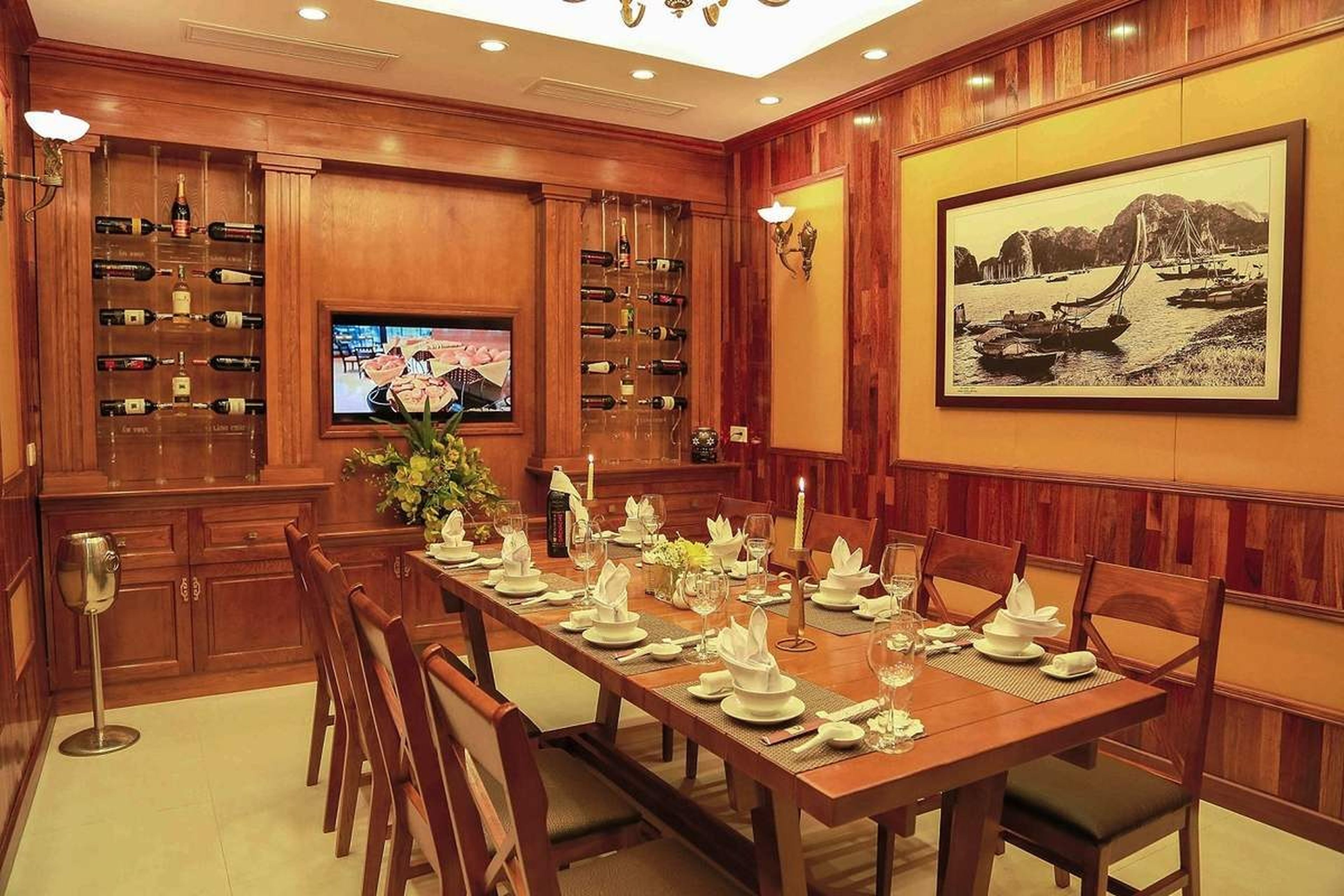 Tinh hoa ẩm thực biển quy tụ trong nhà hàng ẩm thực Làng chài Hạ Long - Hình 2