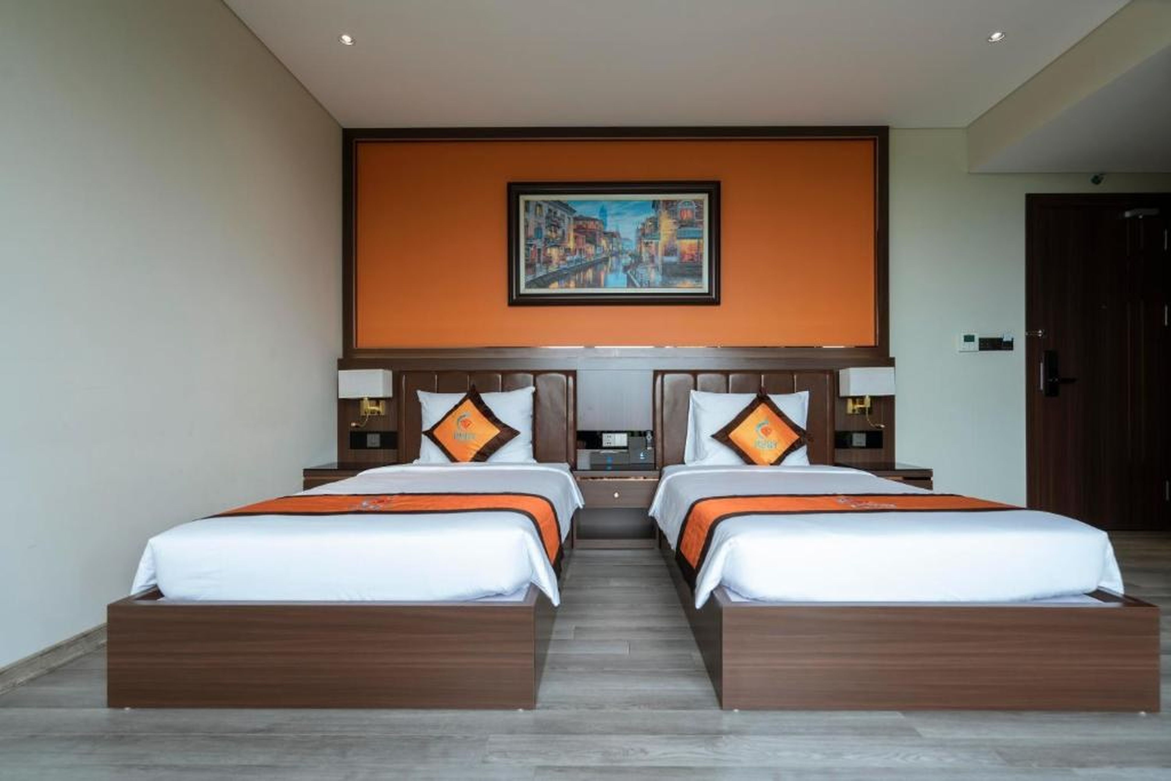 Ruby Hotel Van Don - Hình 35