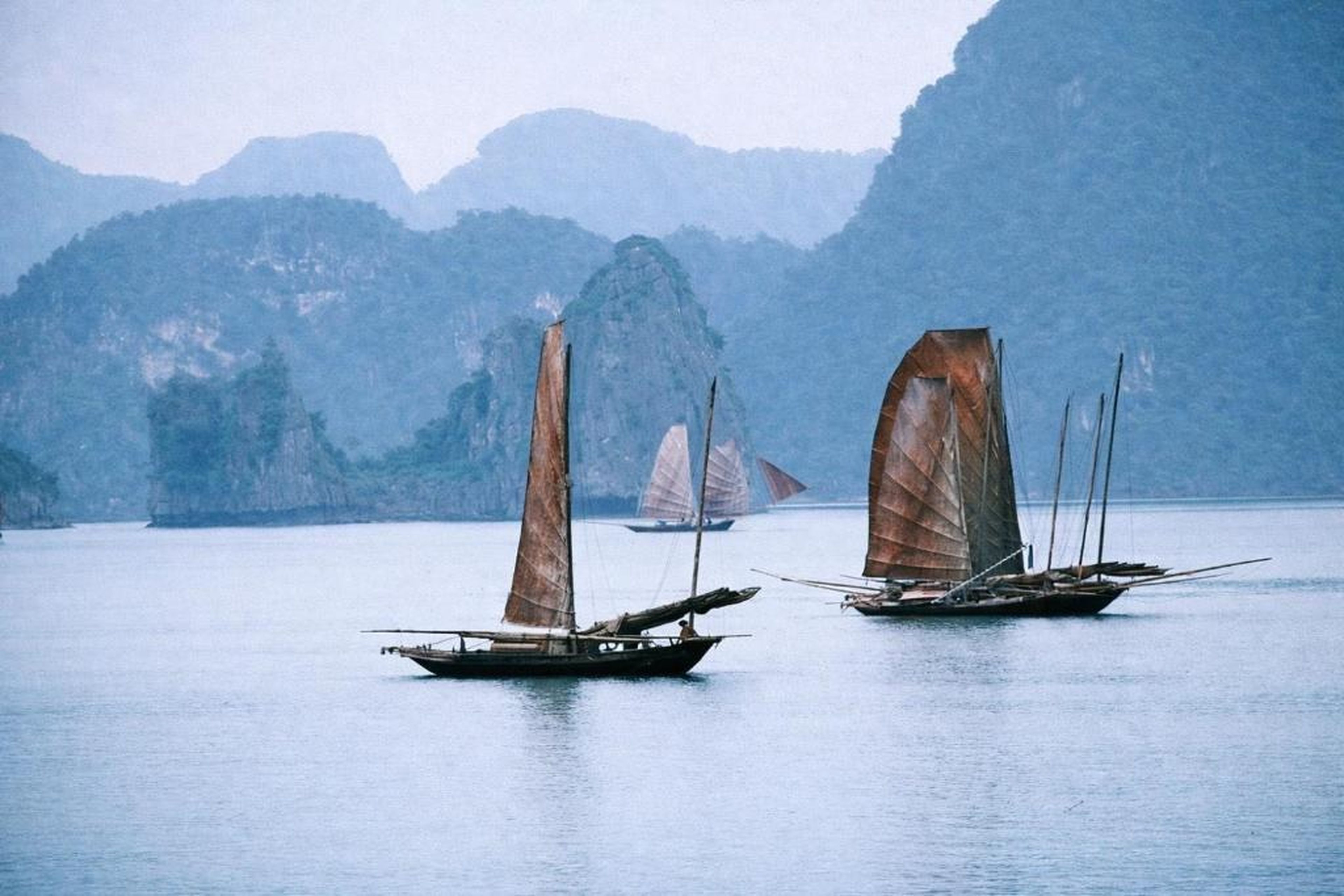 Private Sail Ha Long - Bai Tu Long - Hình 38