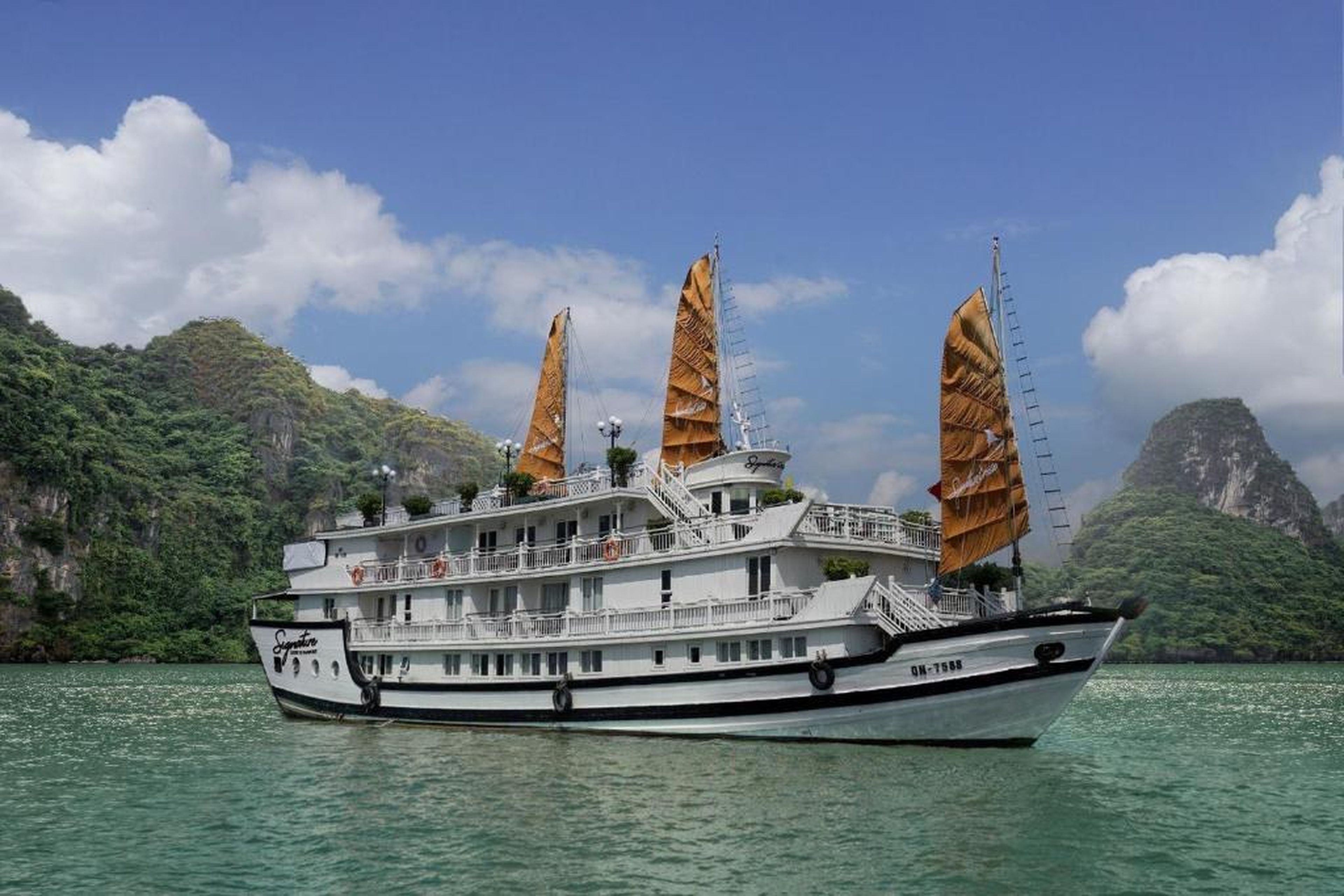 Halong & Bai Tu Long Cruises - Hình 6