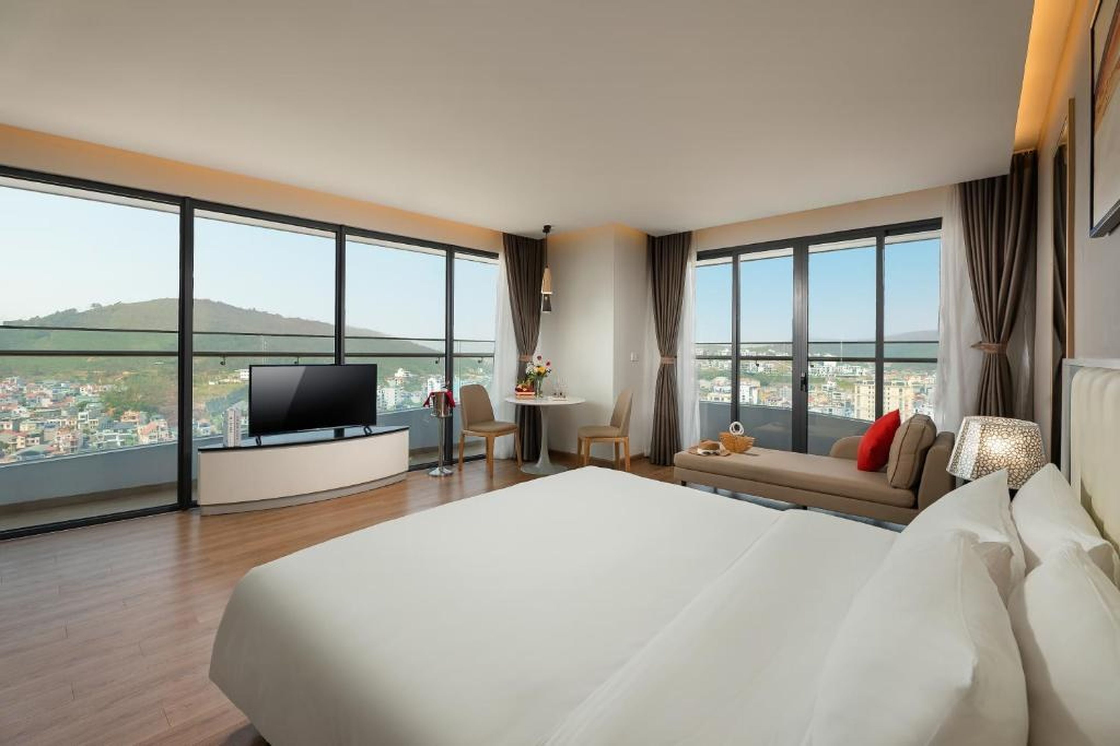 DeLaSea Ha Long Hotel - Modern Bayview Escape - Hình 4