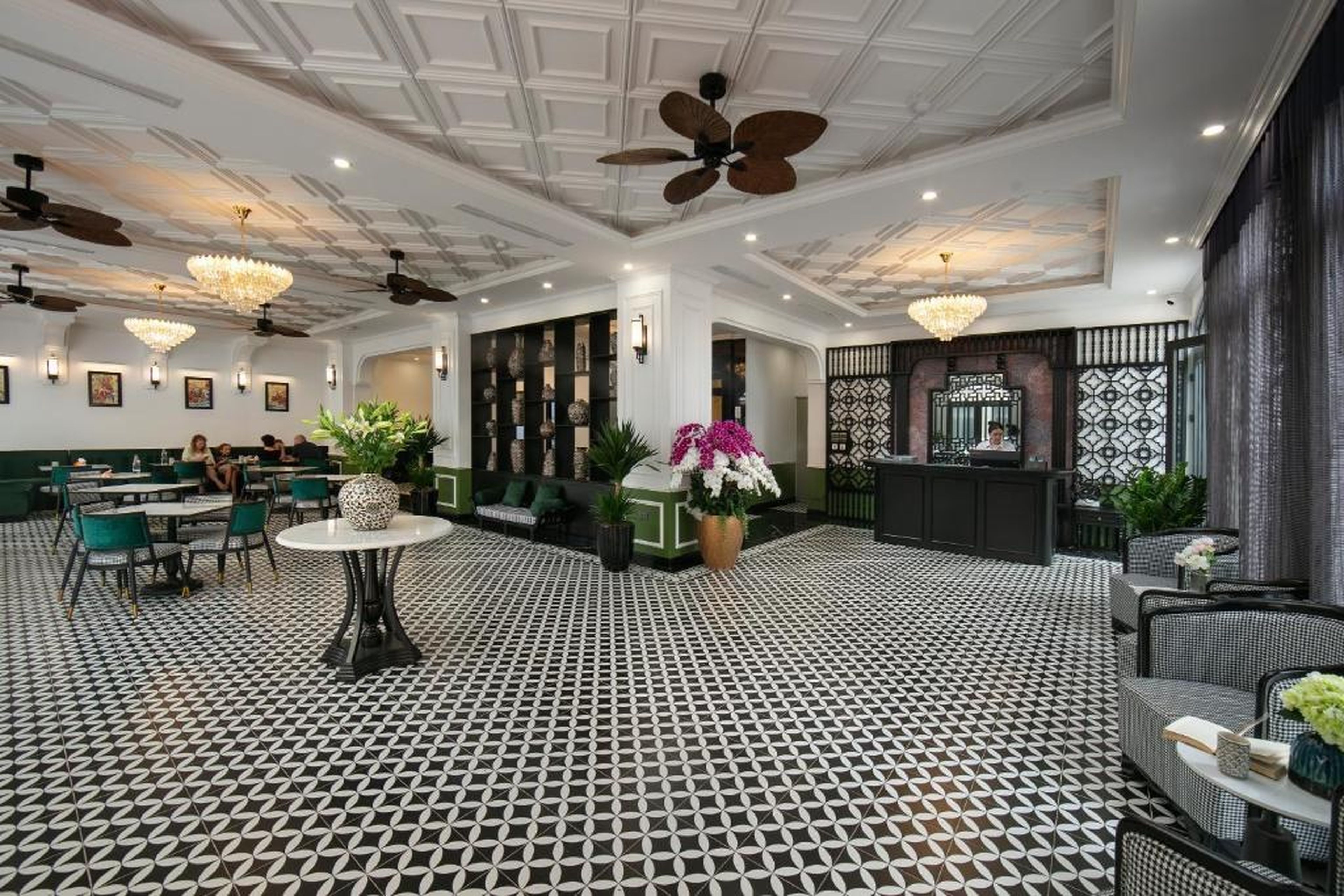 Elegant Boutique Hotel Ha Long - Hình 37