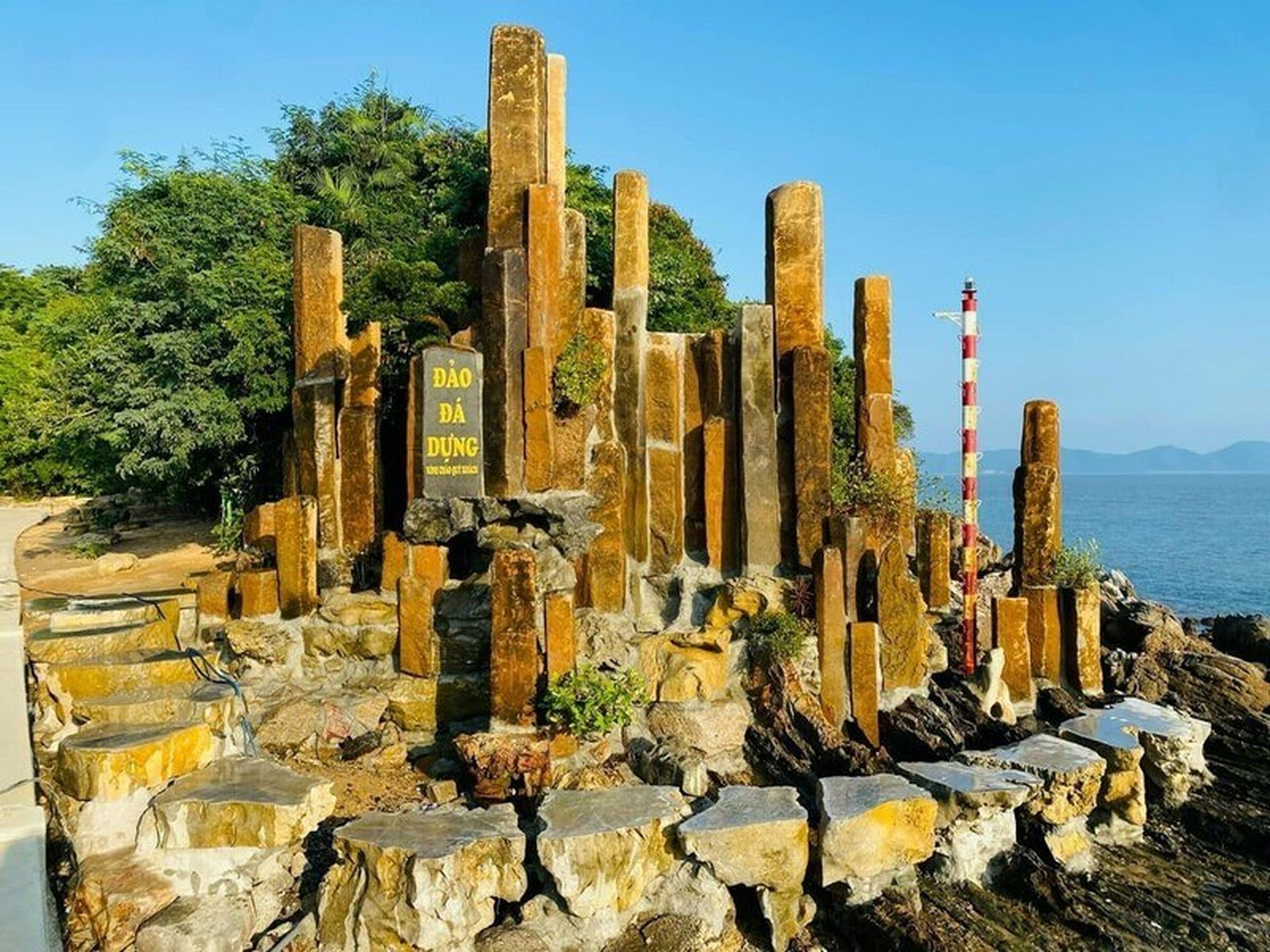 Đảo Đá Dựng, viên ngọc thô giữa lòng Quảng Ninh - Hình 6